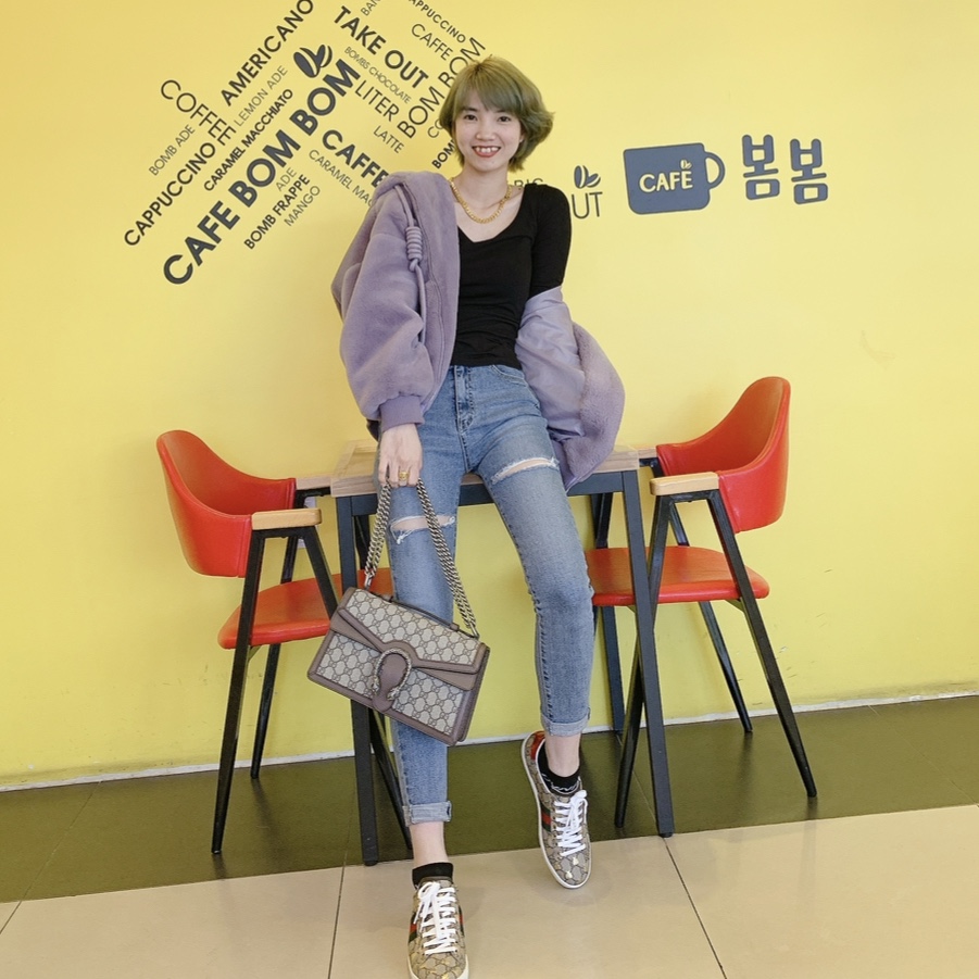 (W) Gucci Ace GG Sneakers with Bees Beige Ebony 착용 스타일