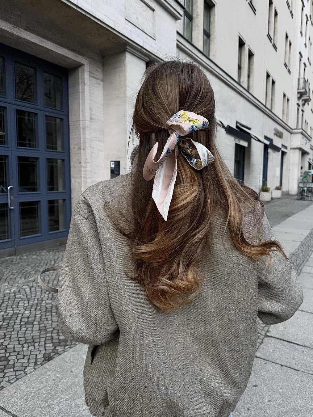 (W) Dior Silk Twill Oblique Stole Navy Blue, (W) Dior Oblique Mitzah Scarf Silk Twill Rose Des Vents 착용 스타일 - 4