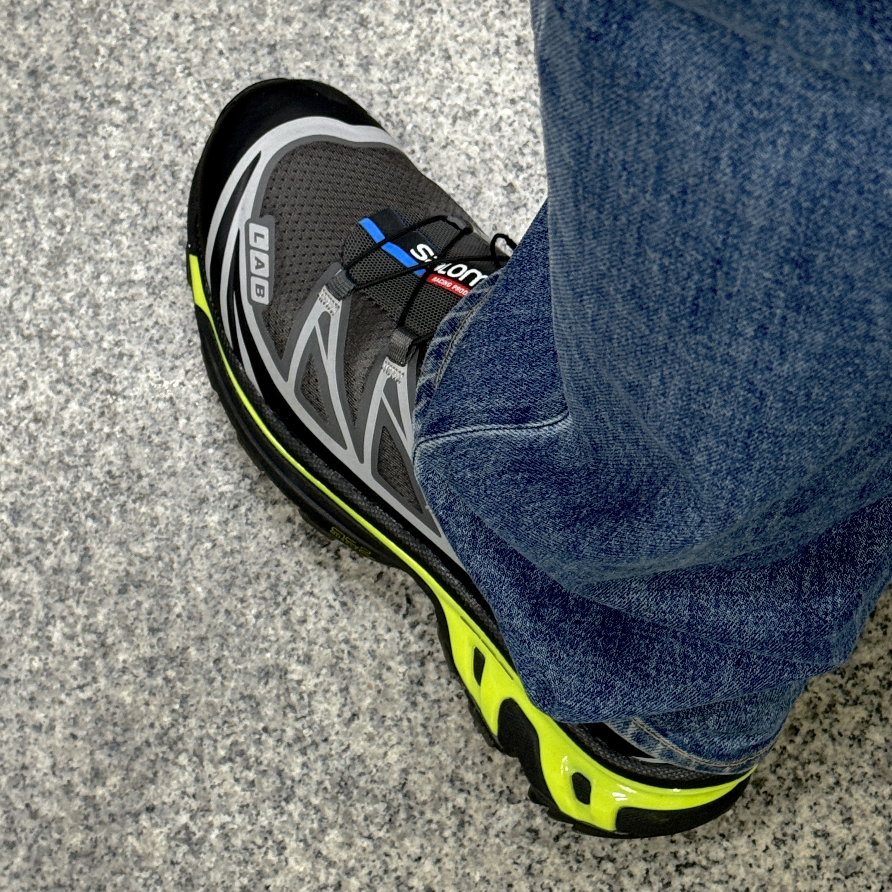 Salomon XT-6 Black Evening Primrose 착용 스타일
