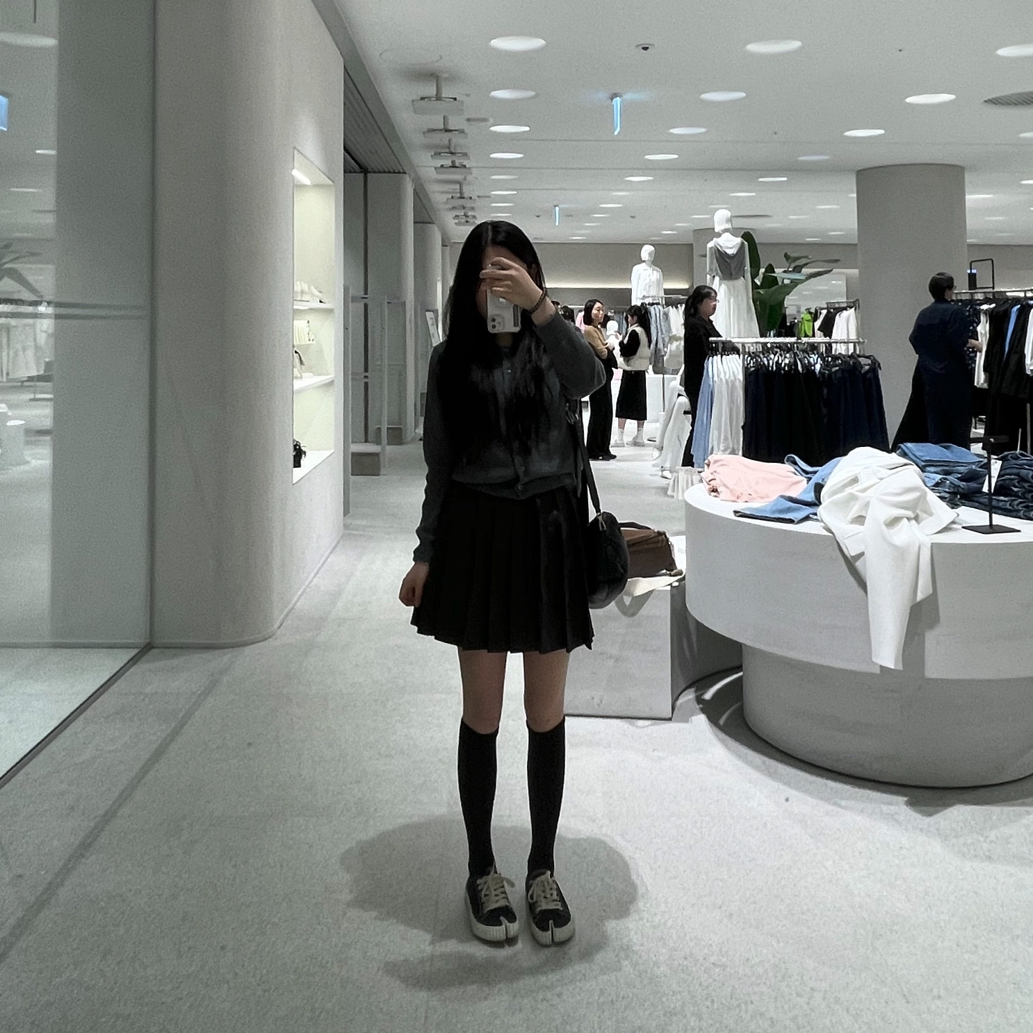 (W) Maison Margiela Tabi Low Canvas Sneakers Black 착용 스타일