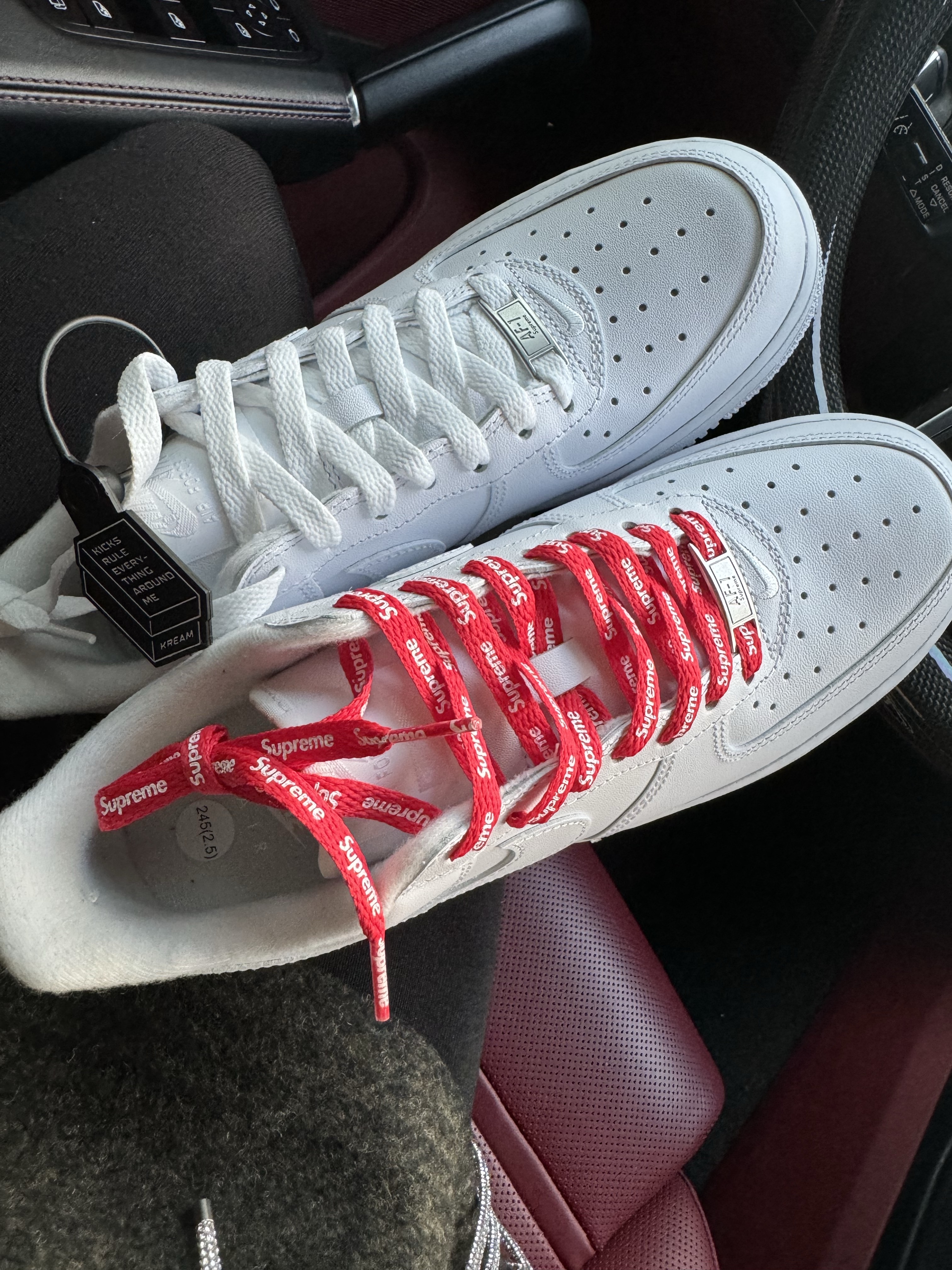 Nike x Supreme Air Force 1 Low White 착용 스타일