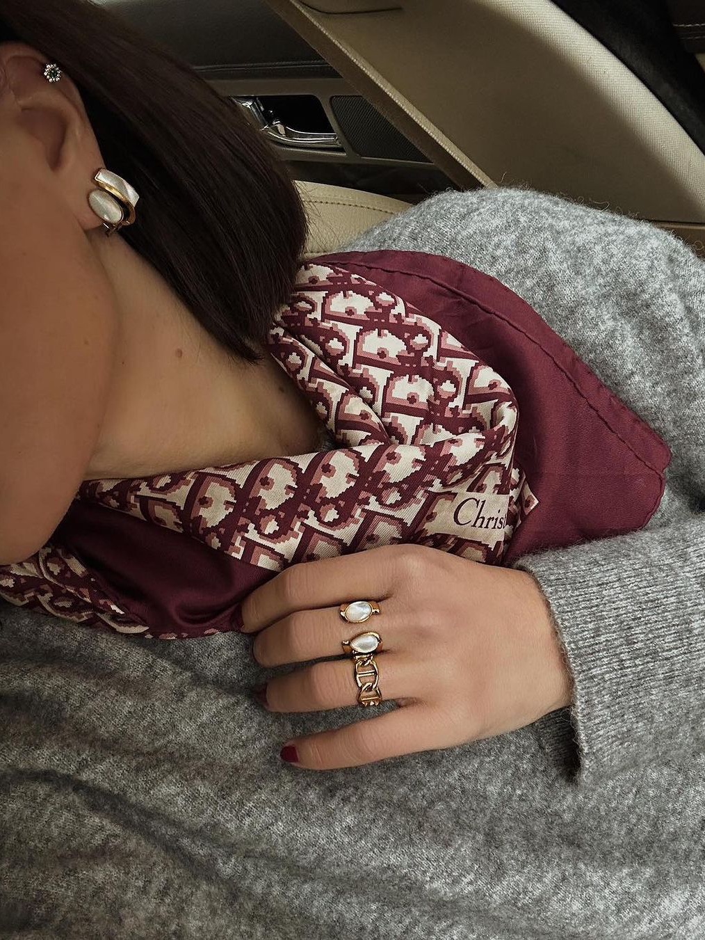 (W) Dior Silk Twill Oblique Stole Navy Blue, (W) Dior Oblique Mitzah Scarf Silk Twill Rose Des Vents 착용 스타일 - 3