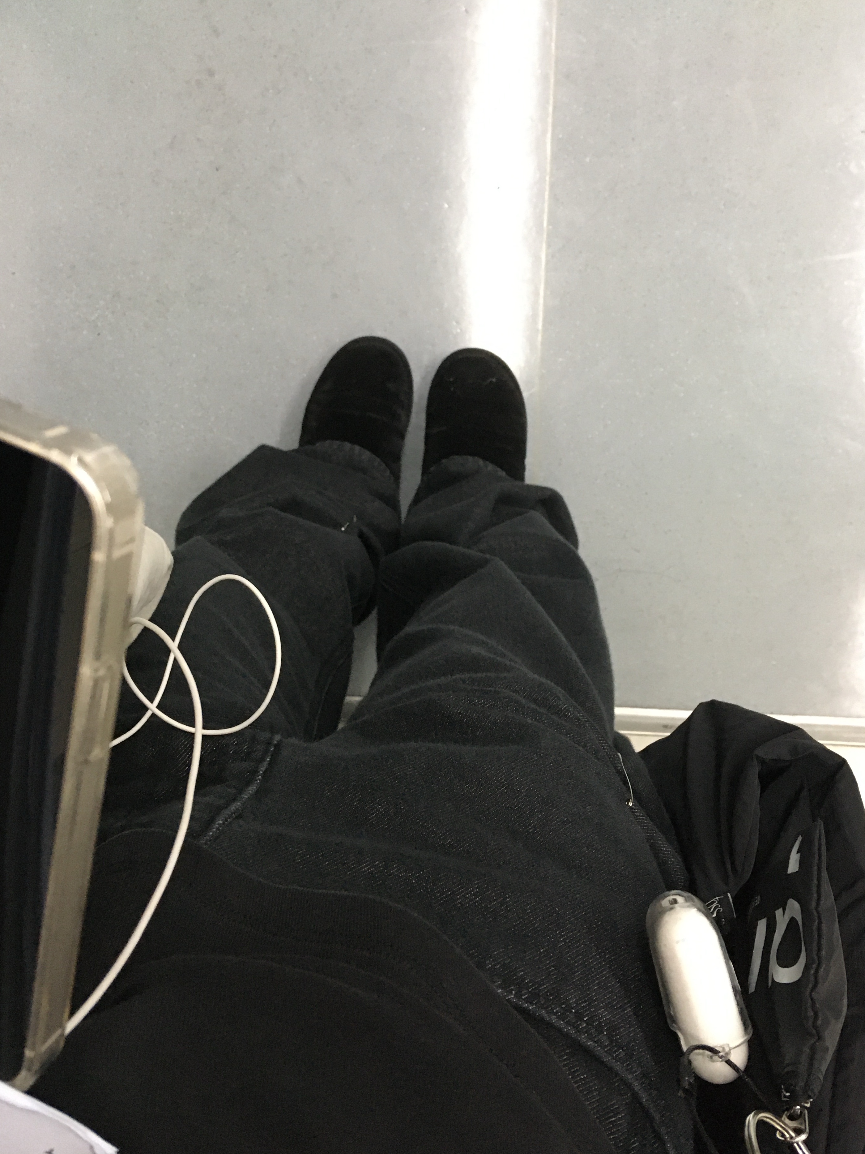 (W) UGG Classic Mini II Boots Black 착용 스타일 - 2