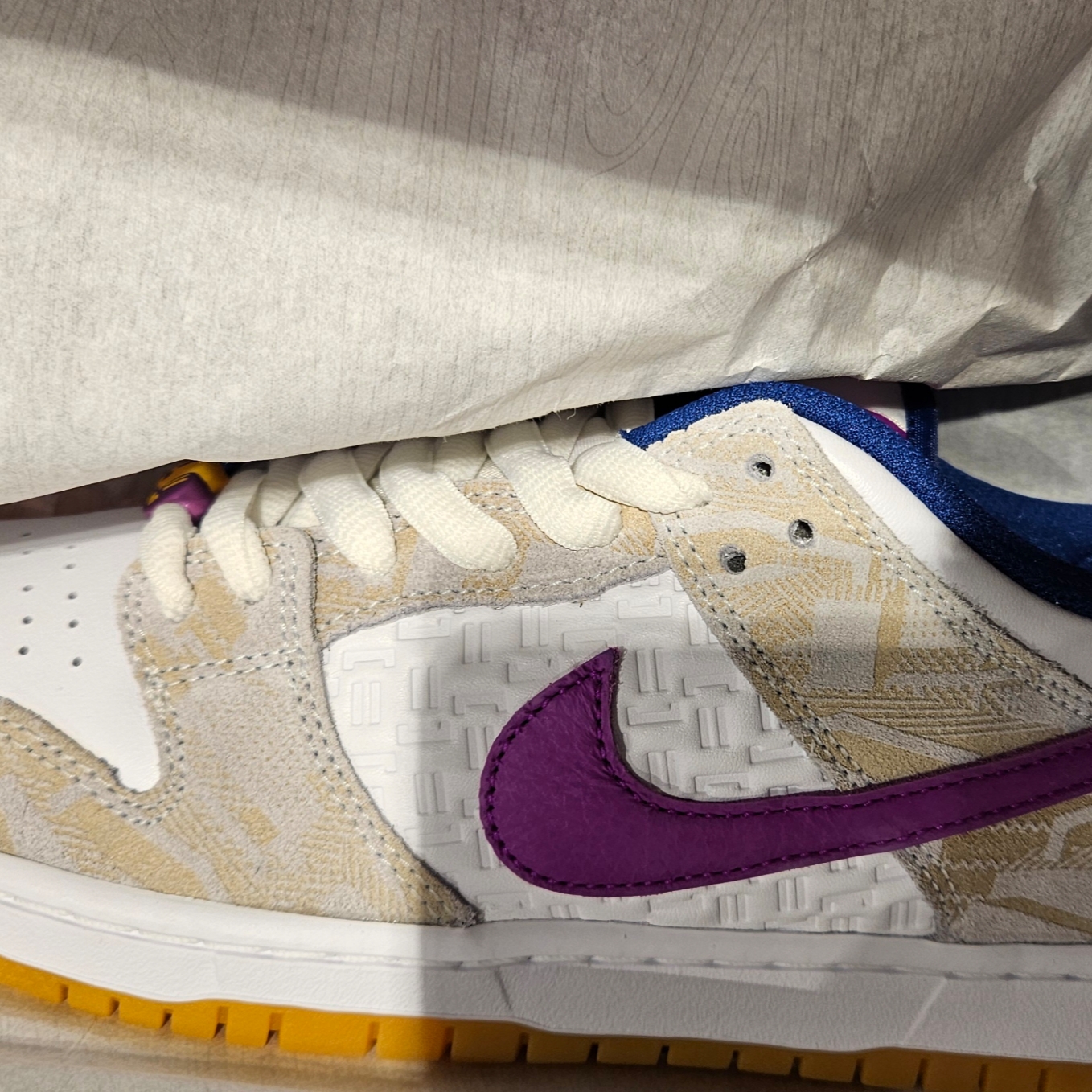 Nike x Rayssa Leal SB Dunk Low PRM Pure Platinum Vivid Purple 착용 스타일 - 2