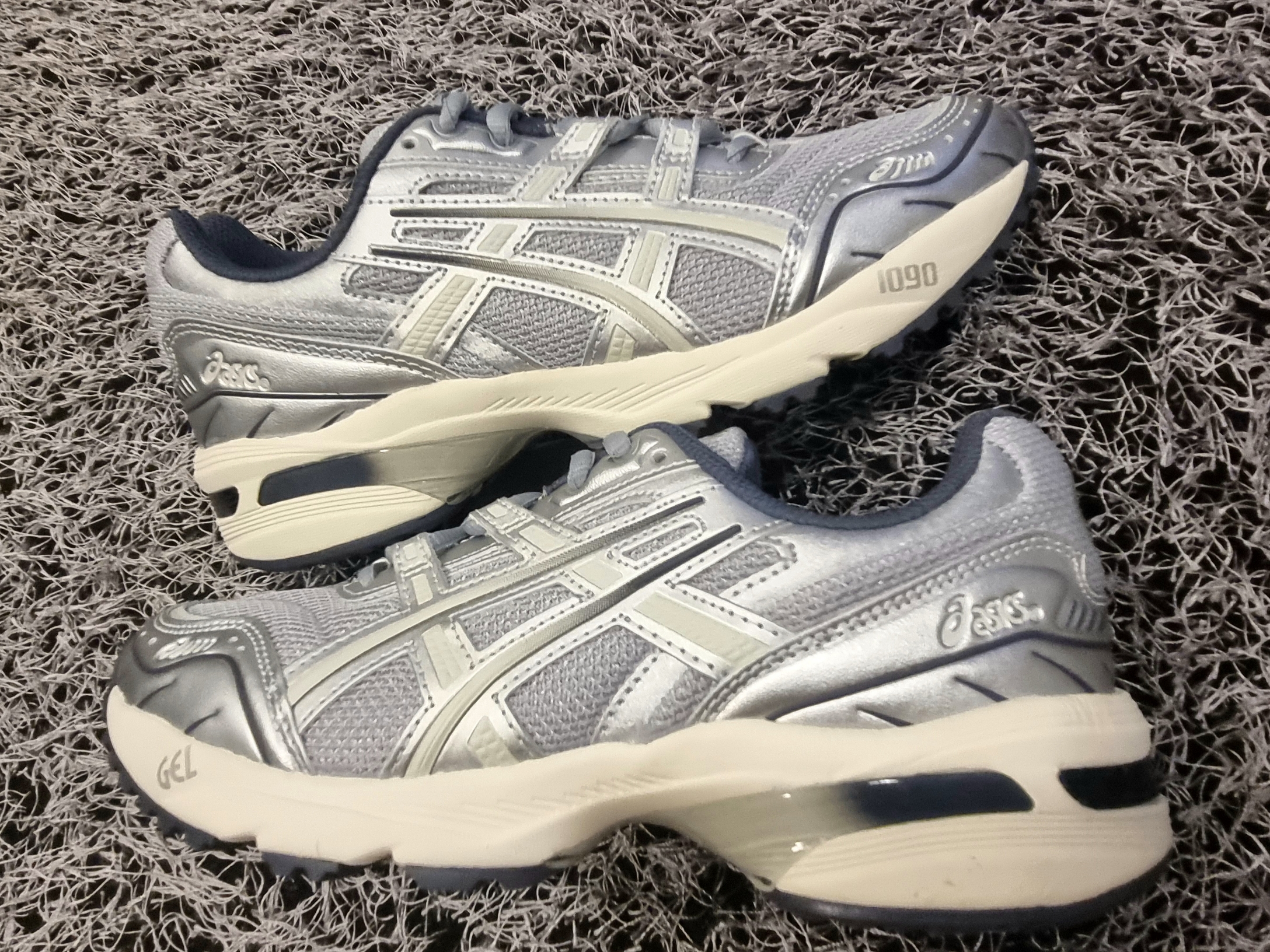 Asics Gel-1090 Piedmont Grey 착용 스타일 - 2