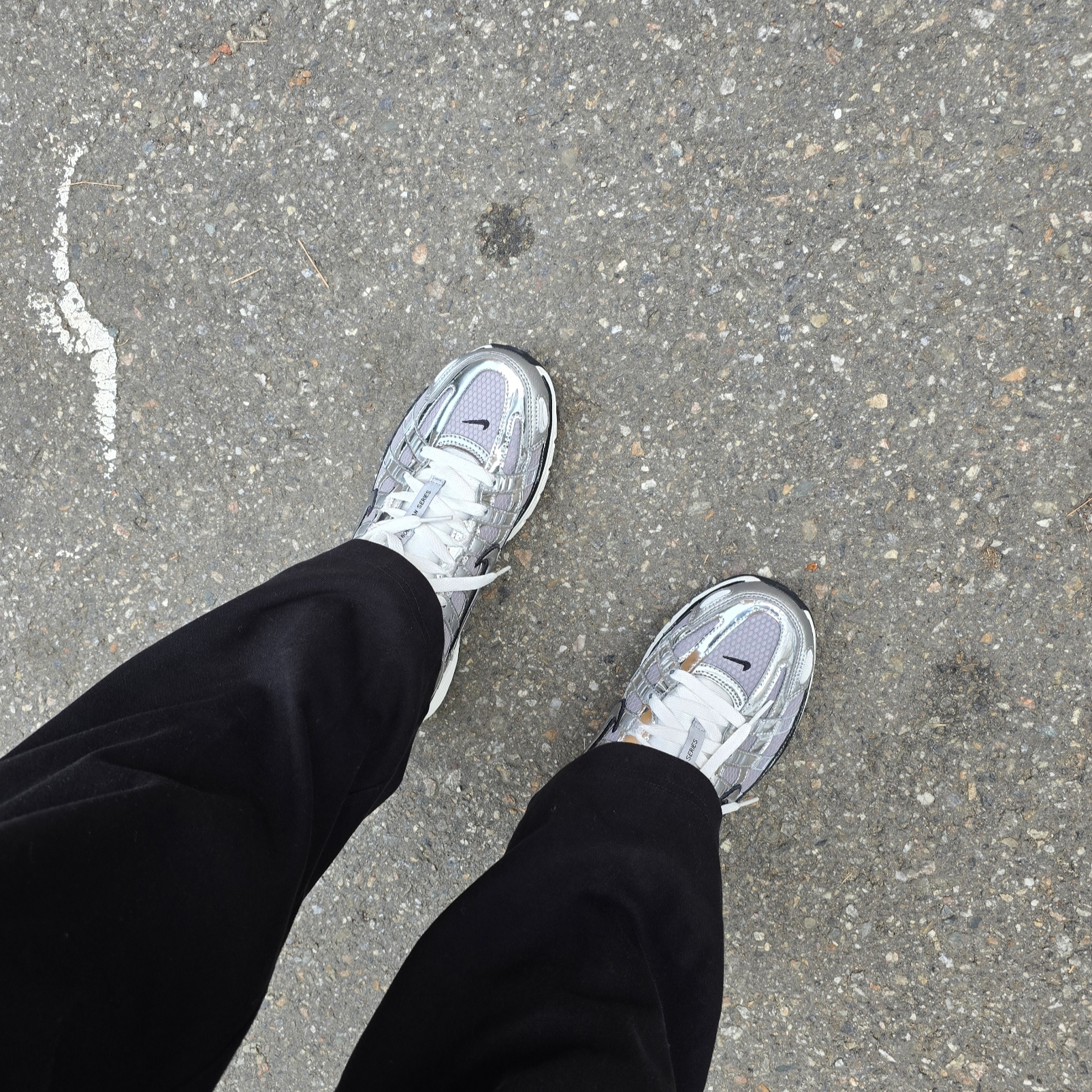 Nike P-6000 Metallic Silver 착용 스타일