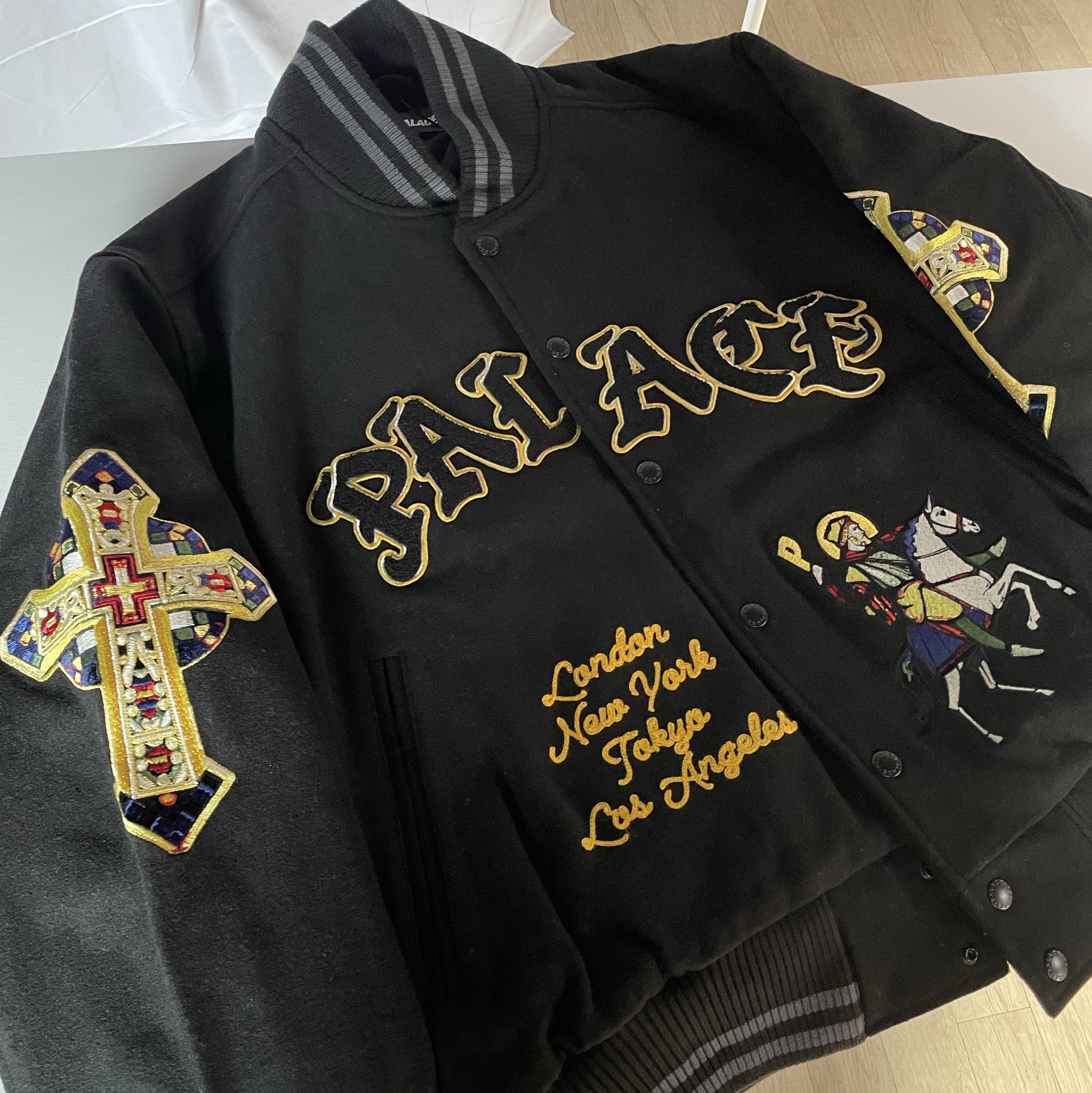 Palace Saints Varsity Jacket Black - 24SS 착용 스타일 - 2