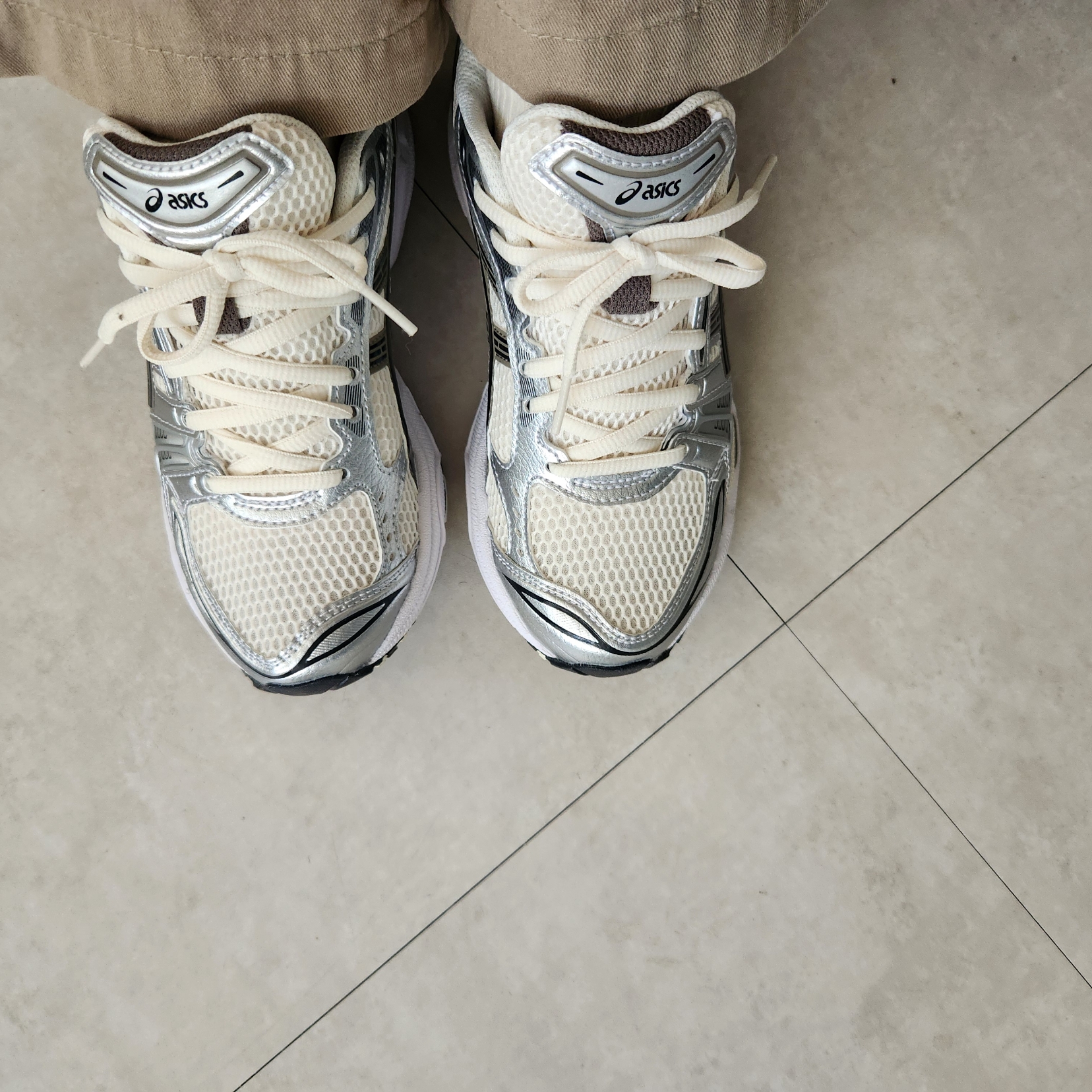 Asics Gel-Kayano 14 Cream Black 착용 스타일
