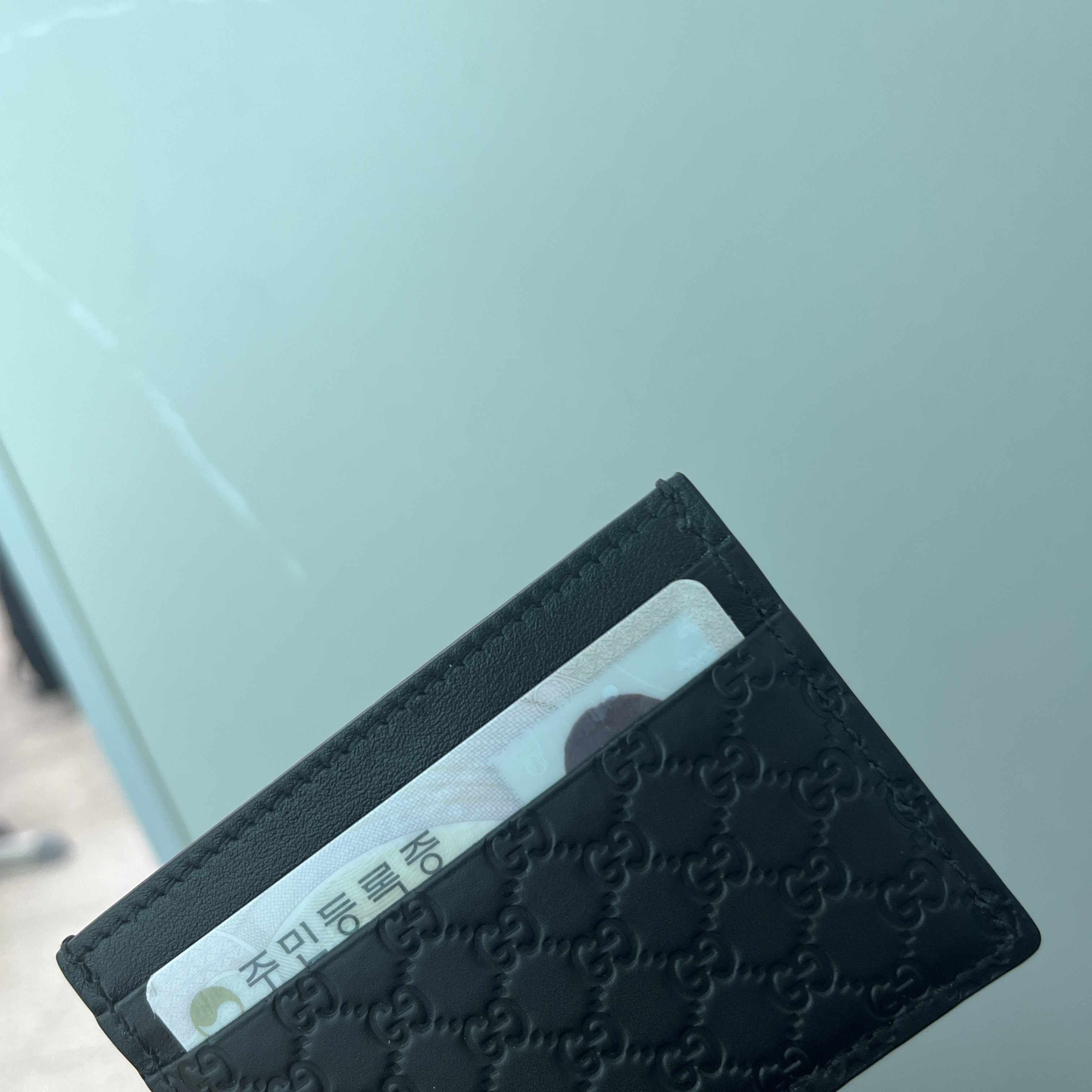 Gucci Micro GG Ssima Card Case Black 착용 스타일 - 2