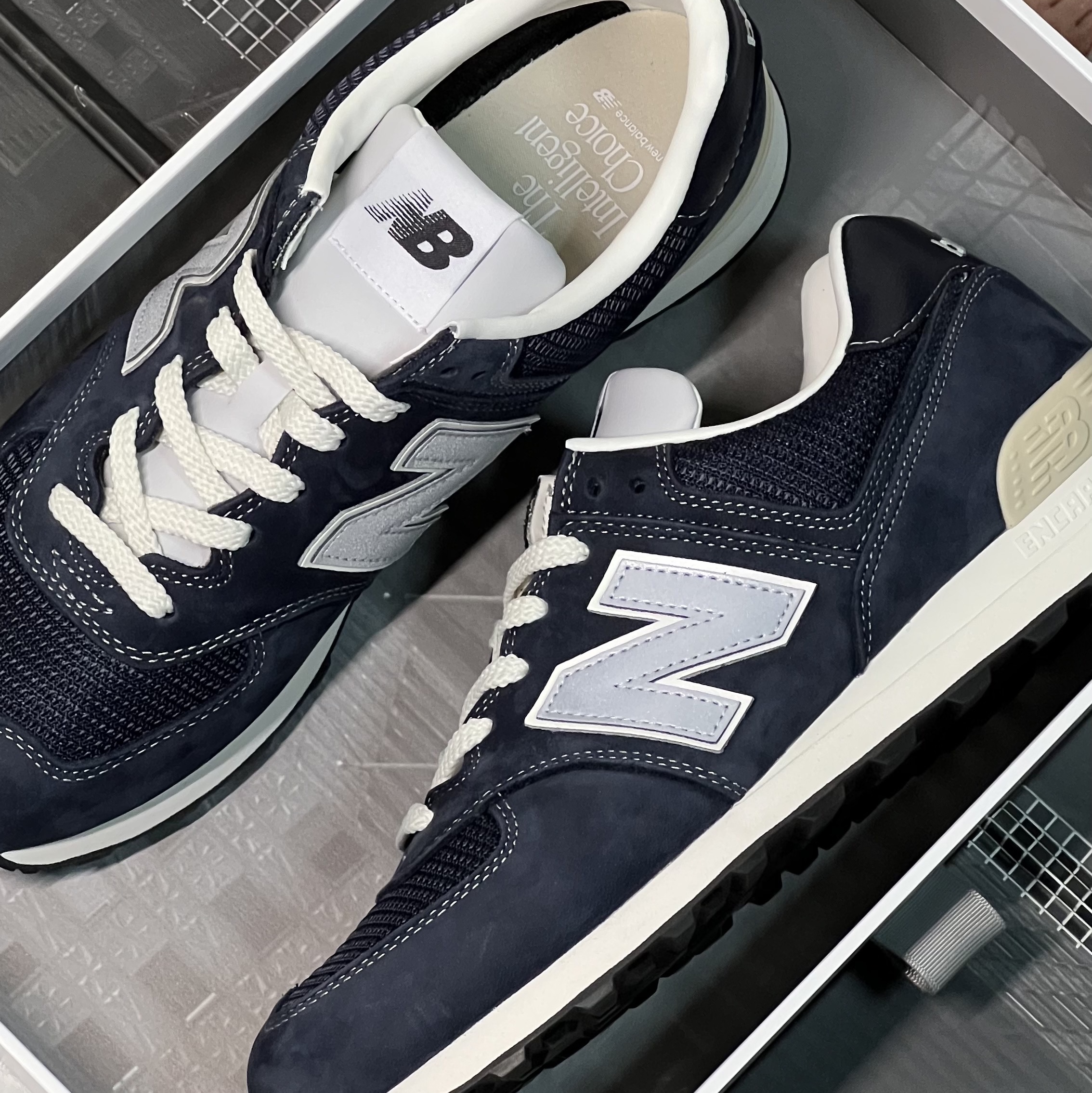 New Balance x Pottery 574 Premium Hard Navy 착용 스타일 - 2
