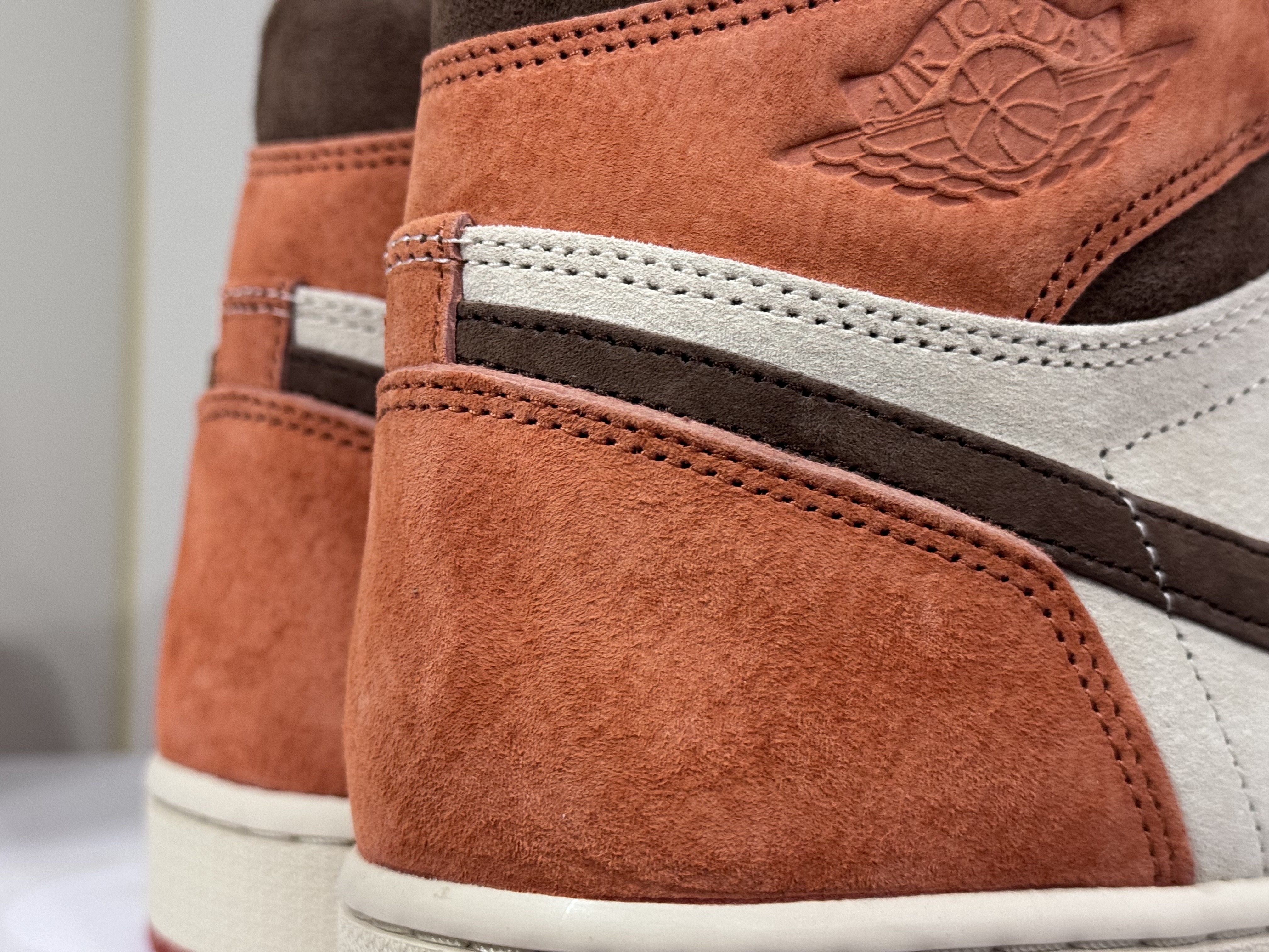 (W) Jordan 1 Retro High OG SP Cacao Wow Sanddrift 착용 스타일 - 5