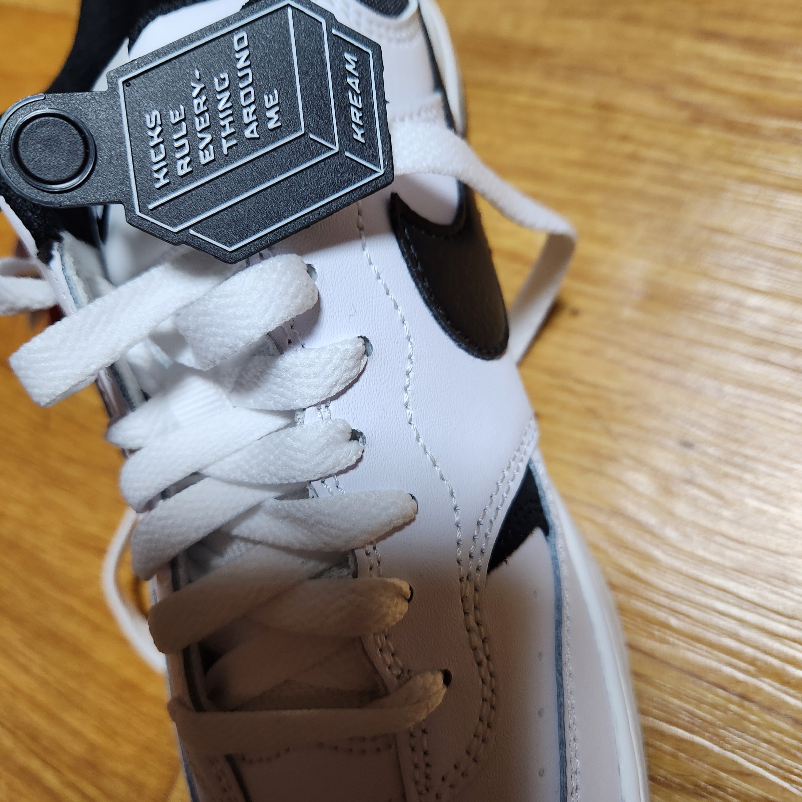 (W) Nike Gamma Force Summit White Black 착용 스타일