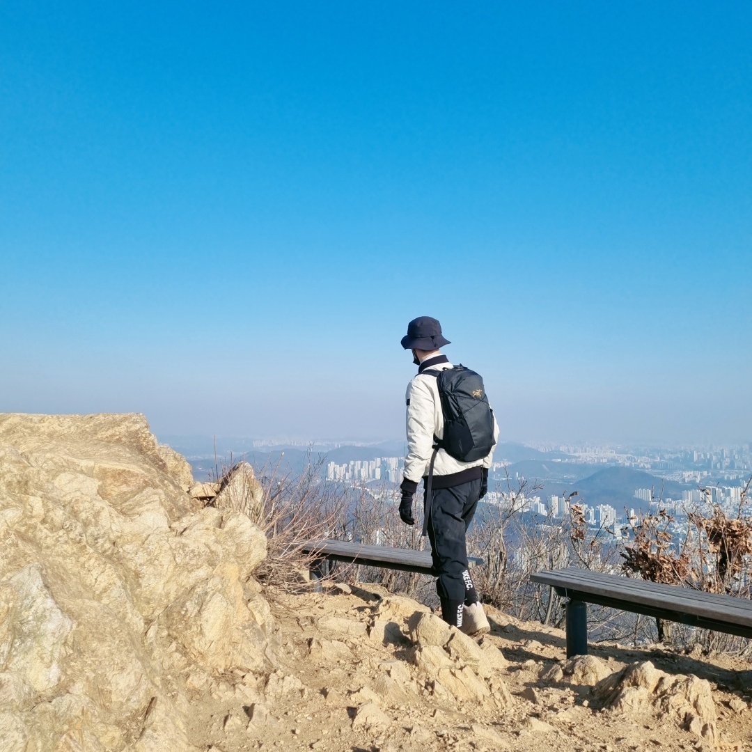 Arc'teryx Mantis 16 Backpack Black 착용 스타일