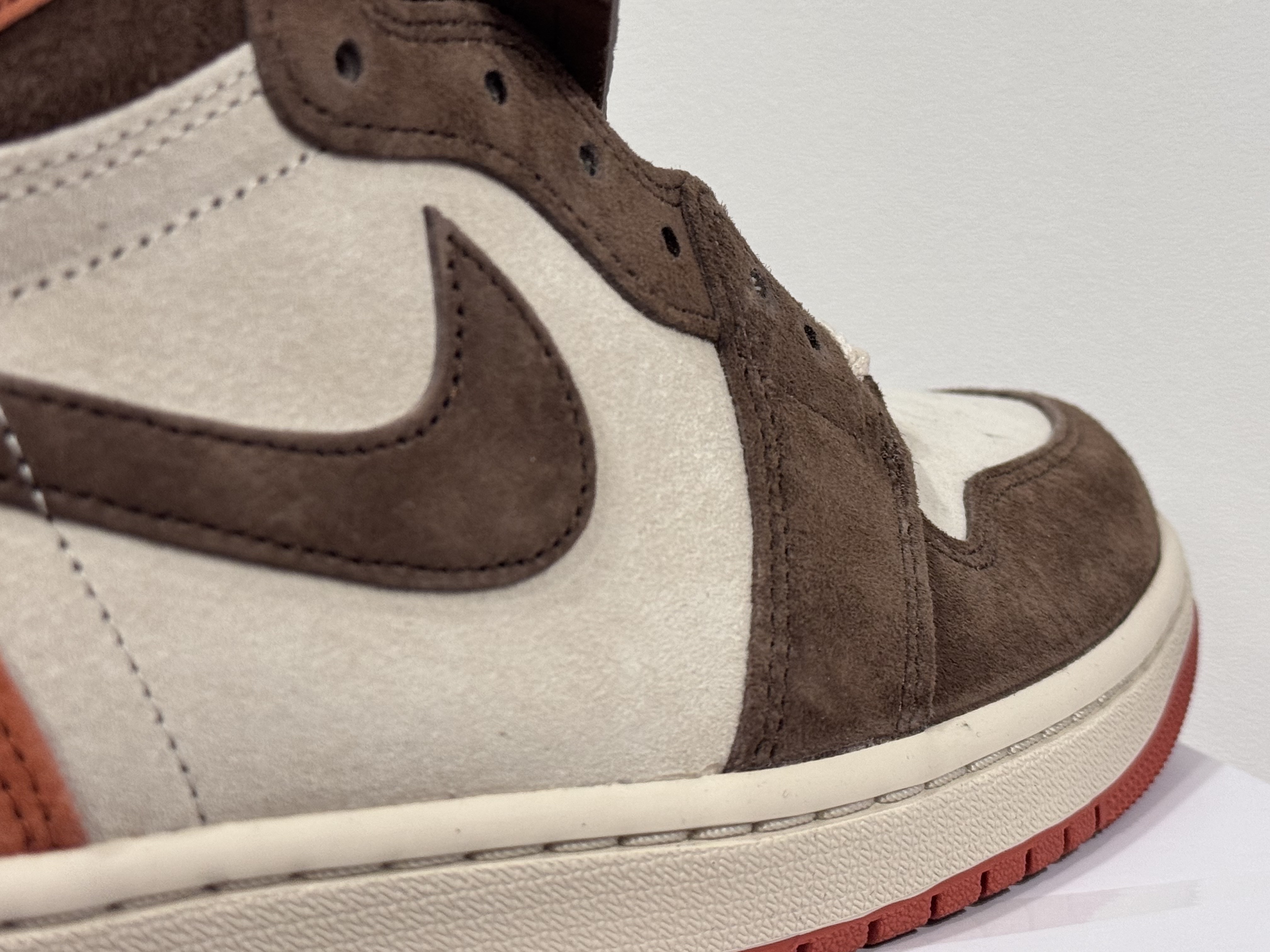 (W) Jordan 1 Retro High OG SP Cacao Wow Sanddrift 착용 스타일 - 4
