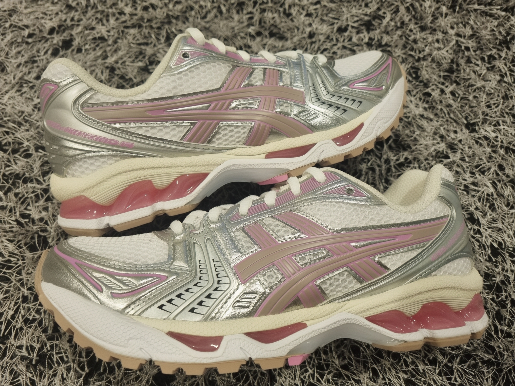 Asics Unlimited Gel-Kayano 14 White Fawn 착용 스타일 - 3
