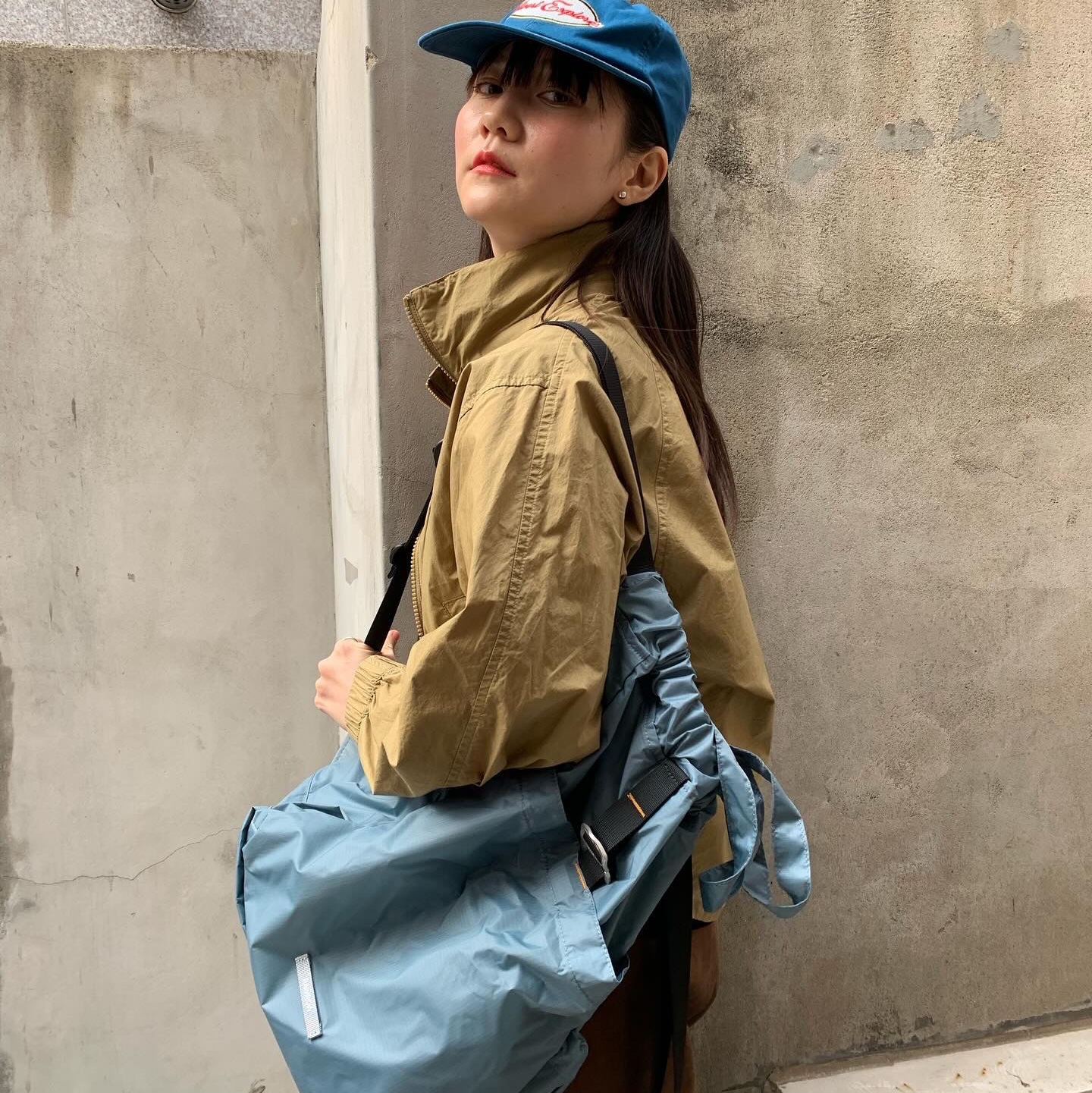 RAWROW Travel String Backpack Mini 720 Sage Blue 착용 스타일 - 4