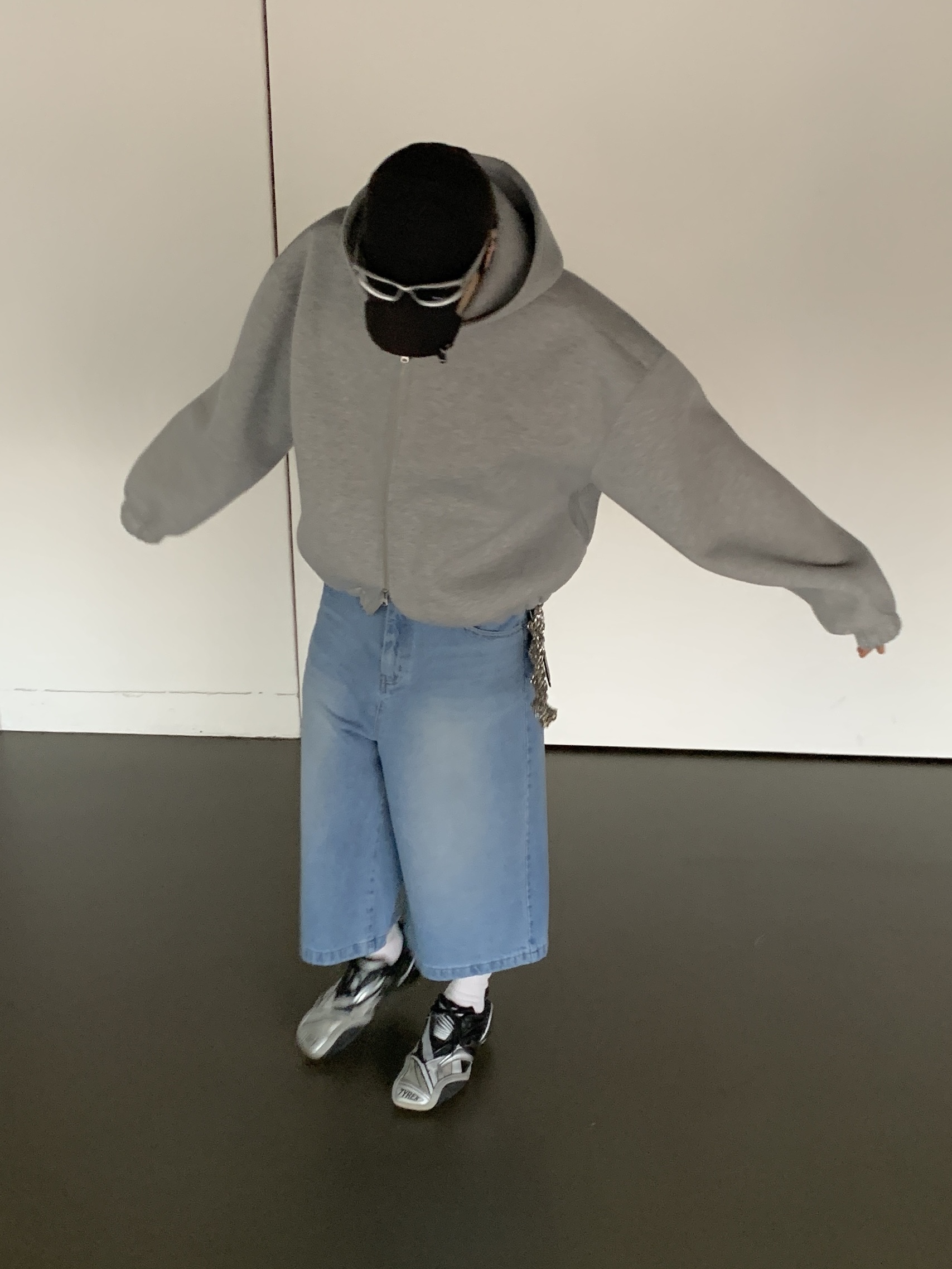 Balenciaga Tyrex Sneakers Black Grey, Balenciaga Heavy Piercing Cap Faded Black 착용 스타일 - 1