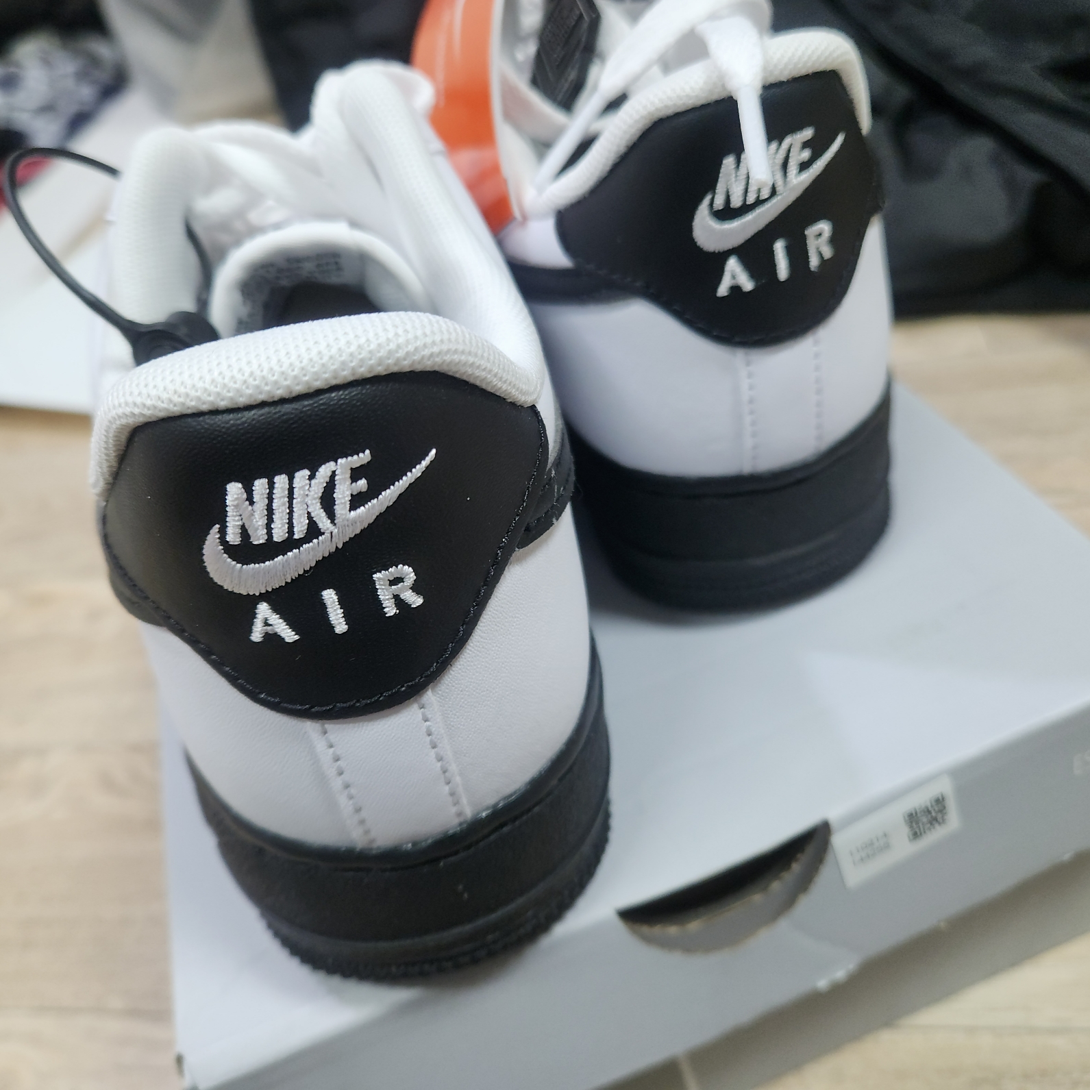 Nike Air Force 1 Low White Black Midsole 착용 스타일 - 2