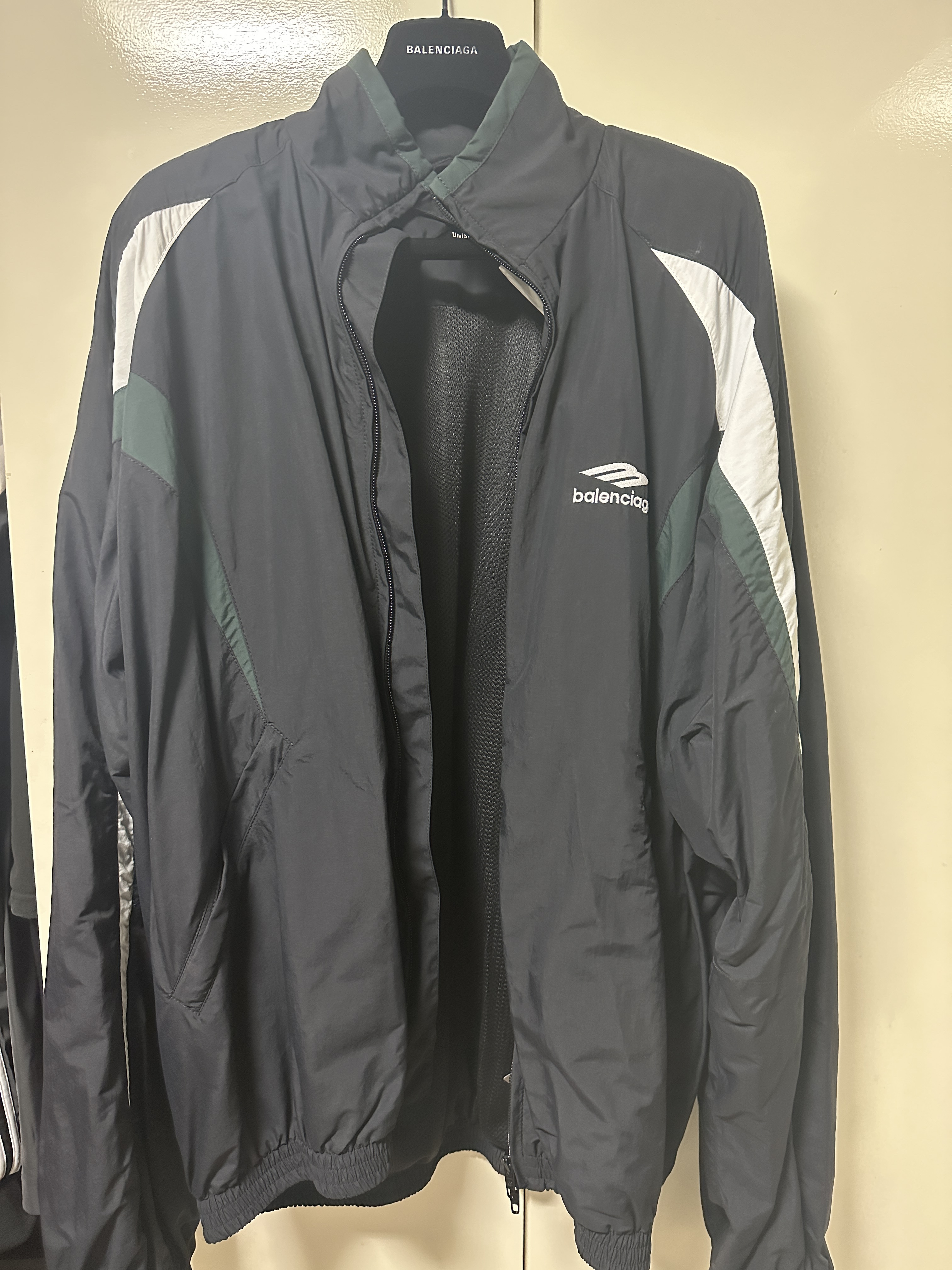 Balenciaga 3B Sports Icon Track Jacket Black, Balenciaga 3B Sports Icon Tracksuit Pants Black 착용 스타일 - 3