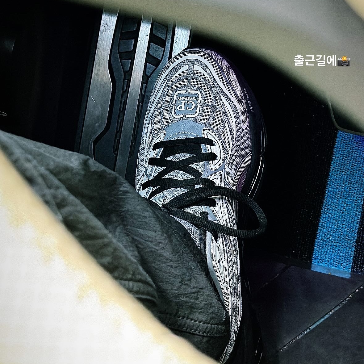 Asics x C.P. Company Gel-Quantum 360 VIII Cement Grey 착용 스타일
