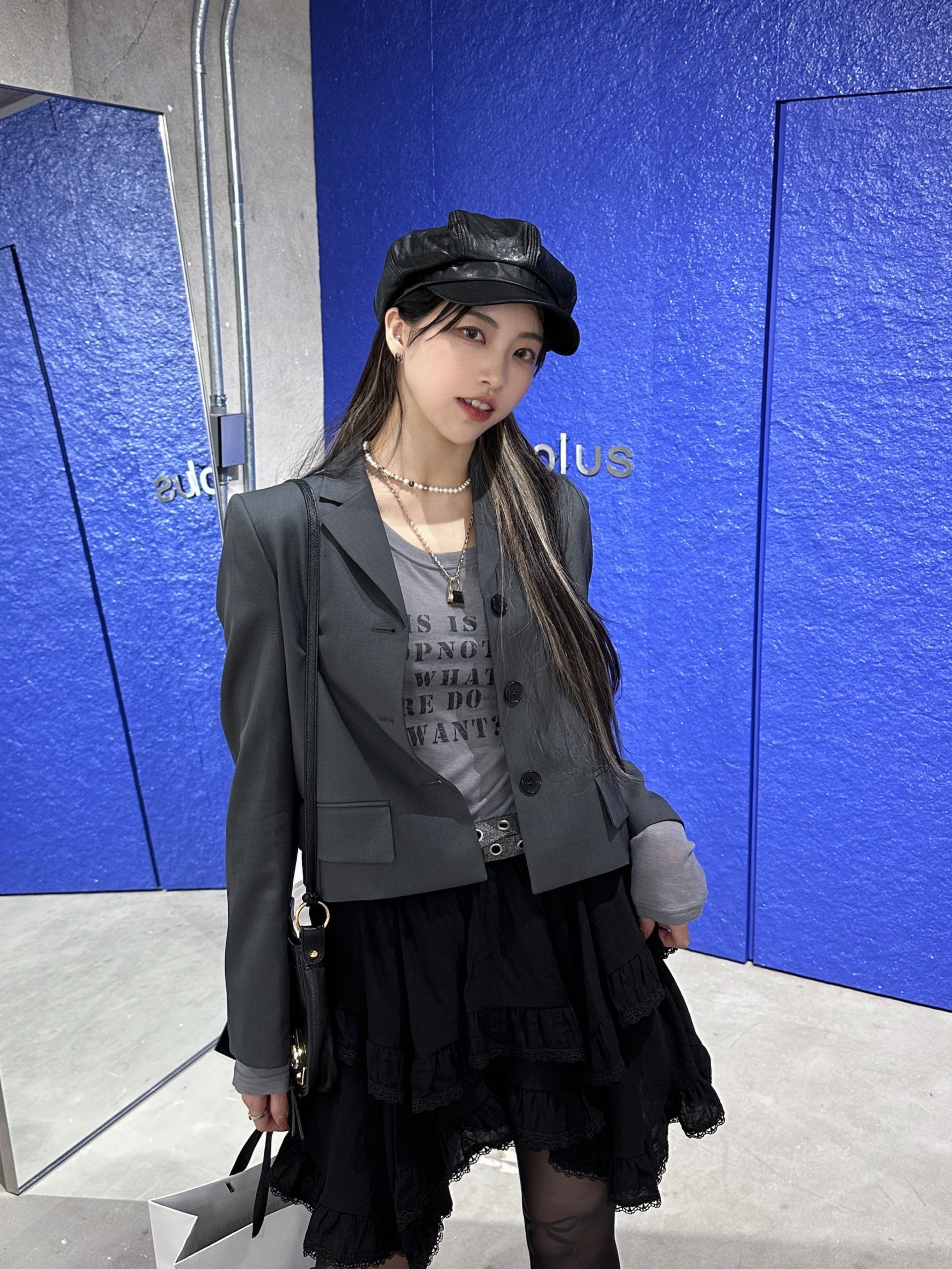 Jacquemus Le Collier Chiquito Charm Chain Necklace Light Gold, Gucci Trademark Ring With Heart Pendant Silver 착용 스타일 - 5