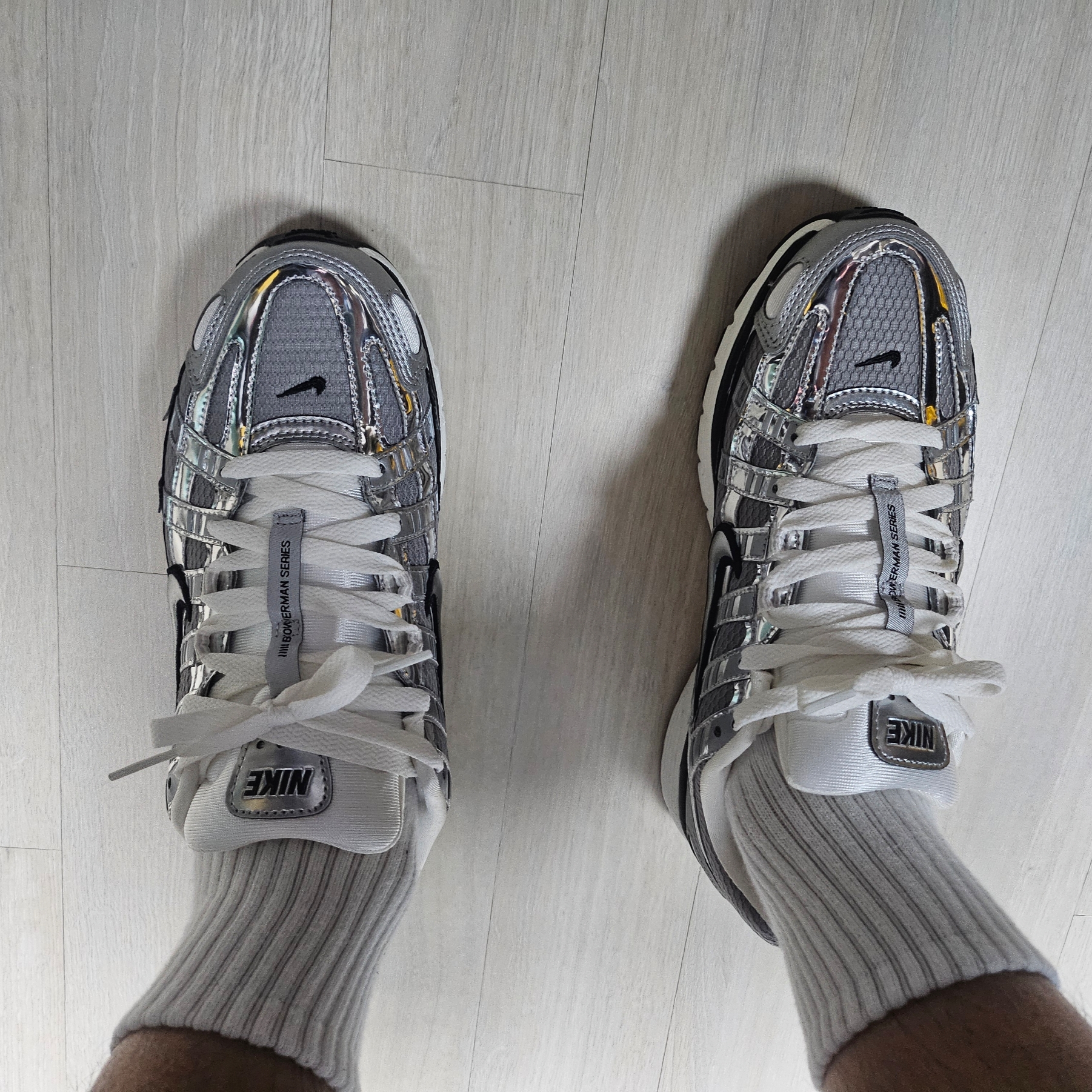 Nike P-6000 Metallic Silver 착용 스타일 - 1