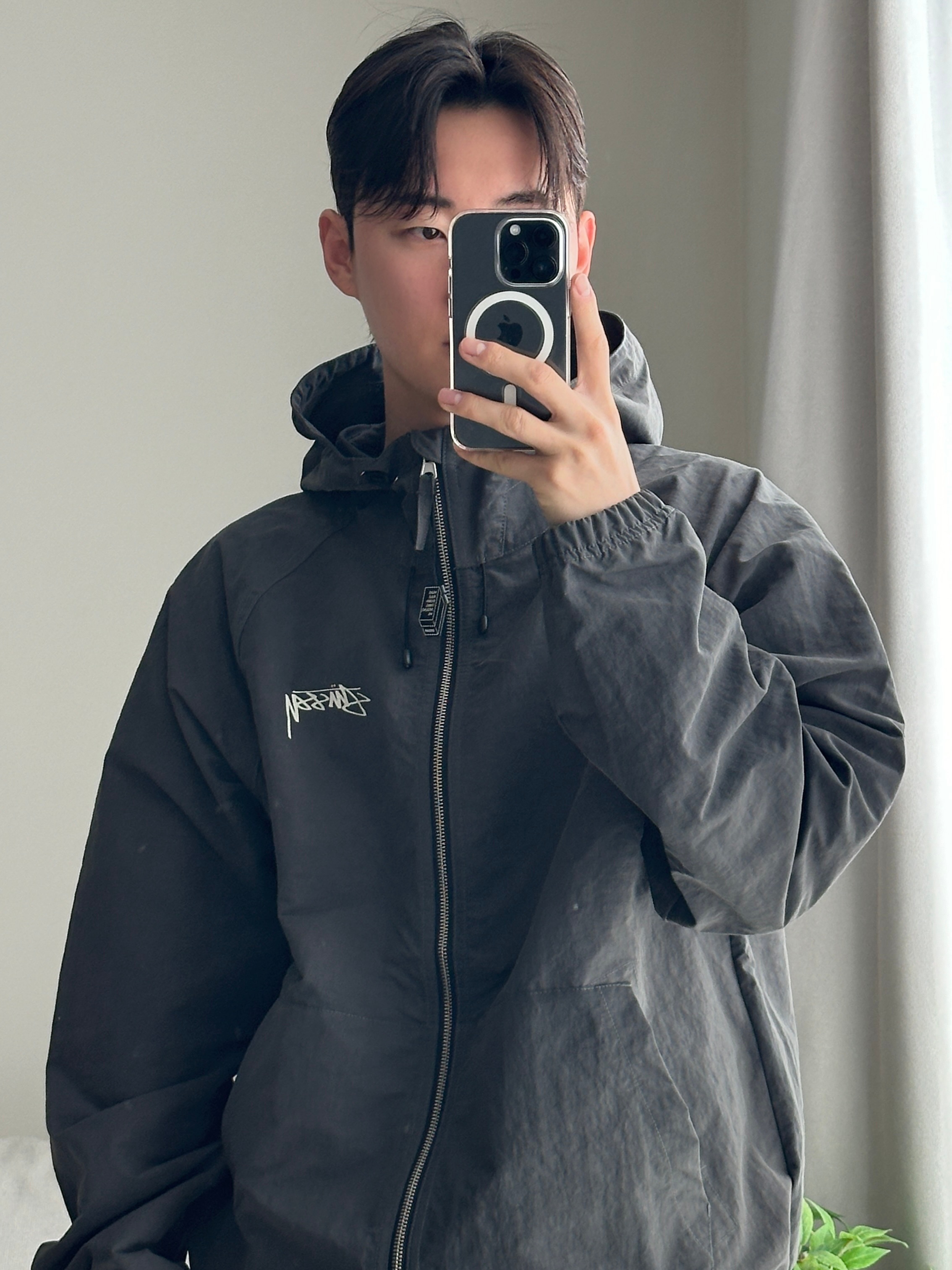 Stussy Wave Dye Beach Shell Jacket Black 착용 스타일