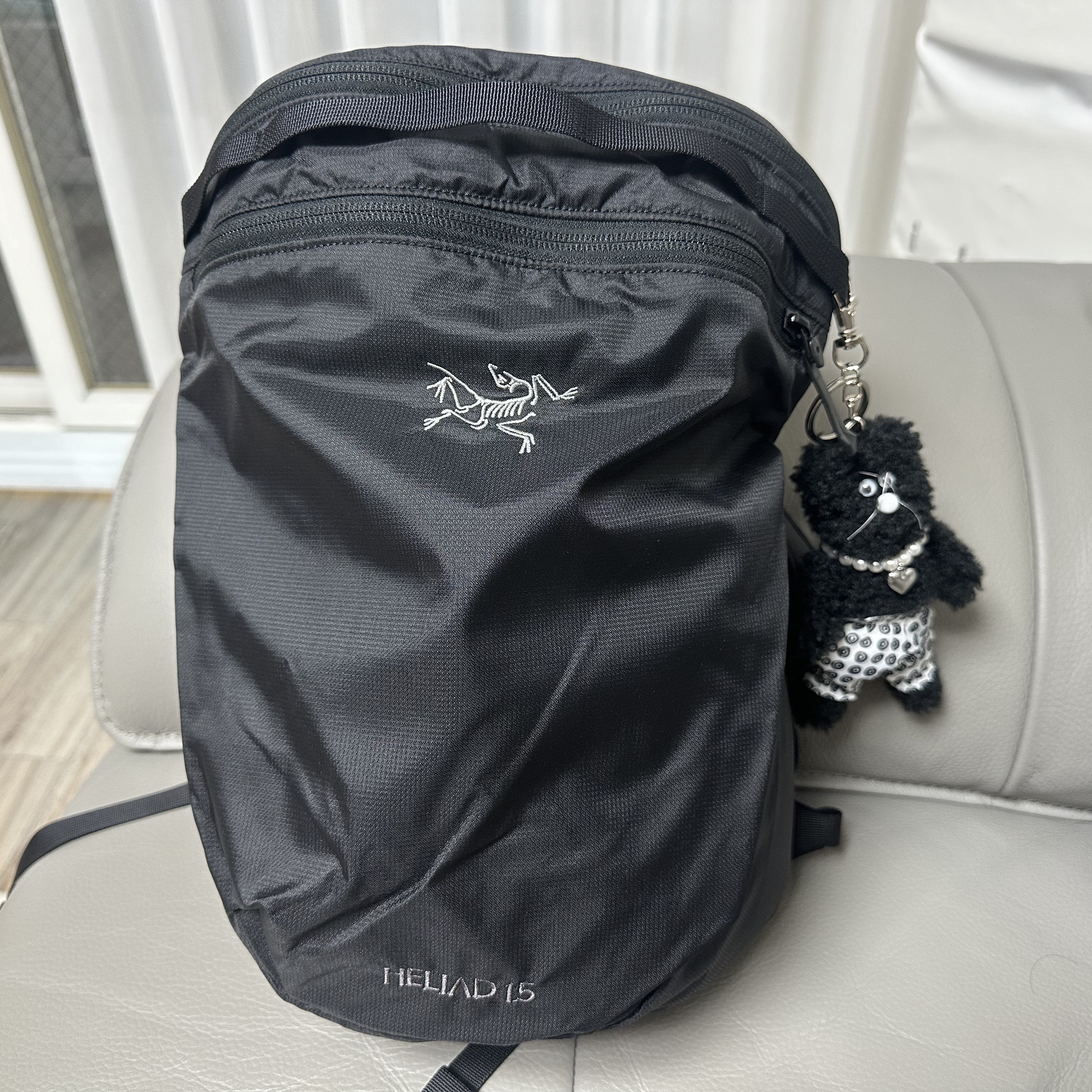 Arc'teryx Heliad 15 Backpack Black, Monamhee x 10 Corso Como Bianco Keyring Black 착용 스타일