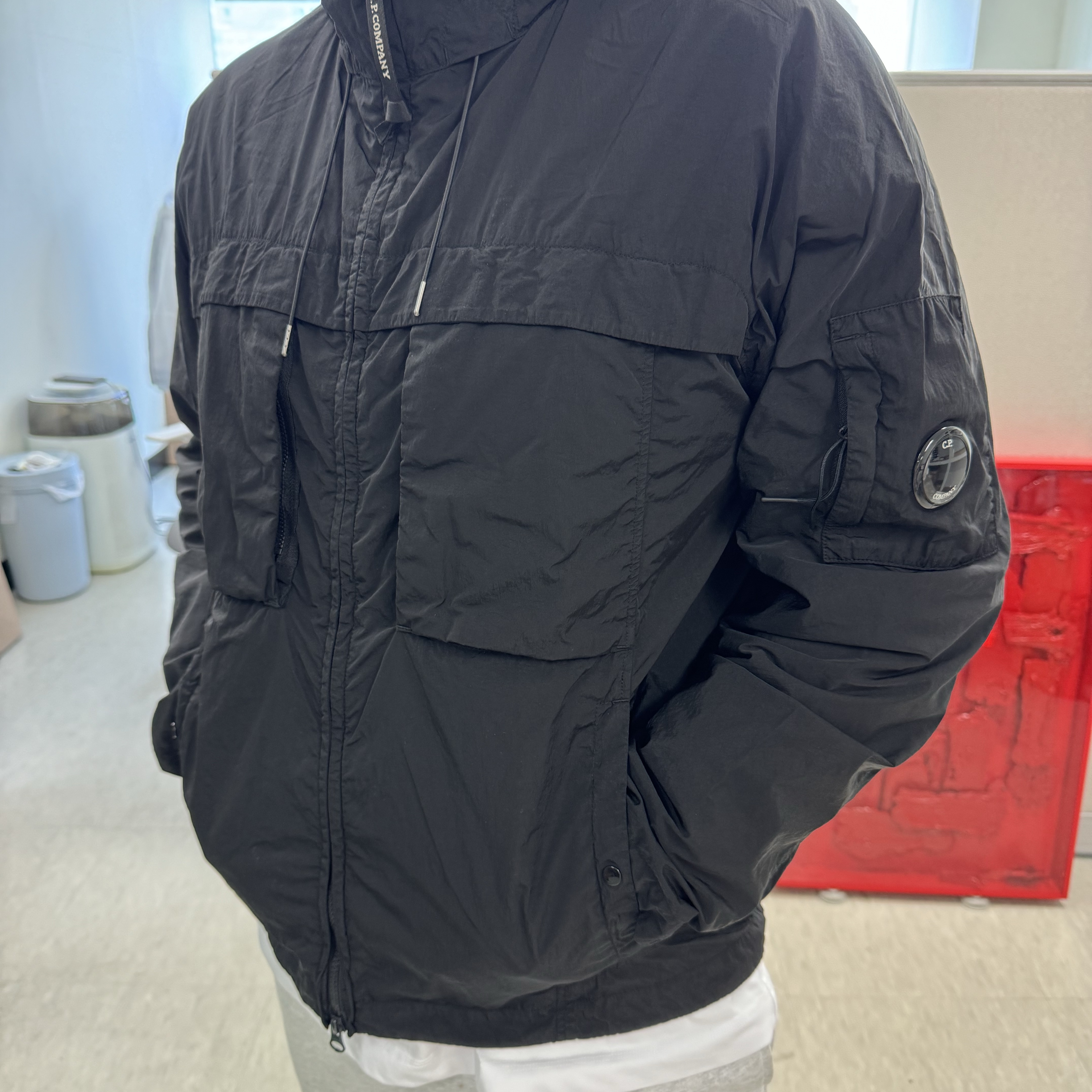 C.P. Company Chrome-R Hooded Jacket Black - 24SS 착용 스타일 - 2