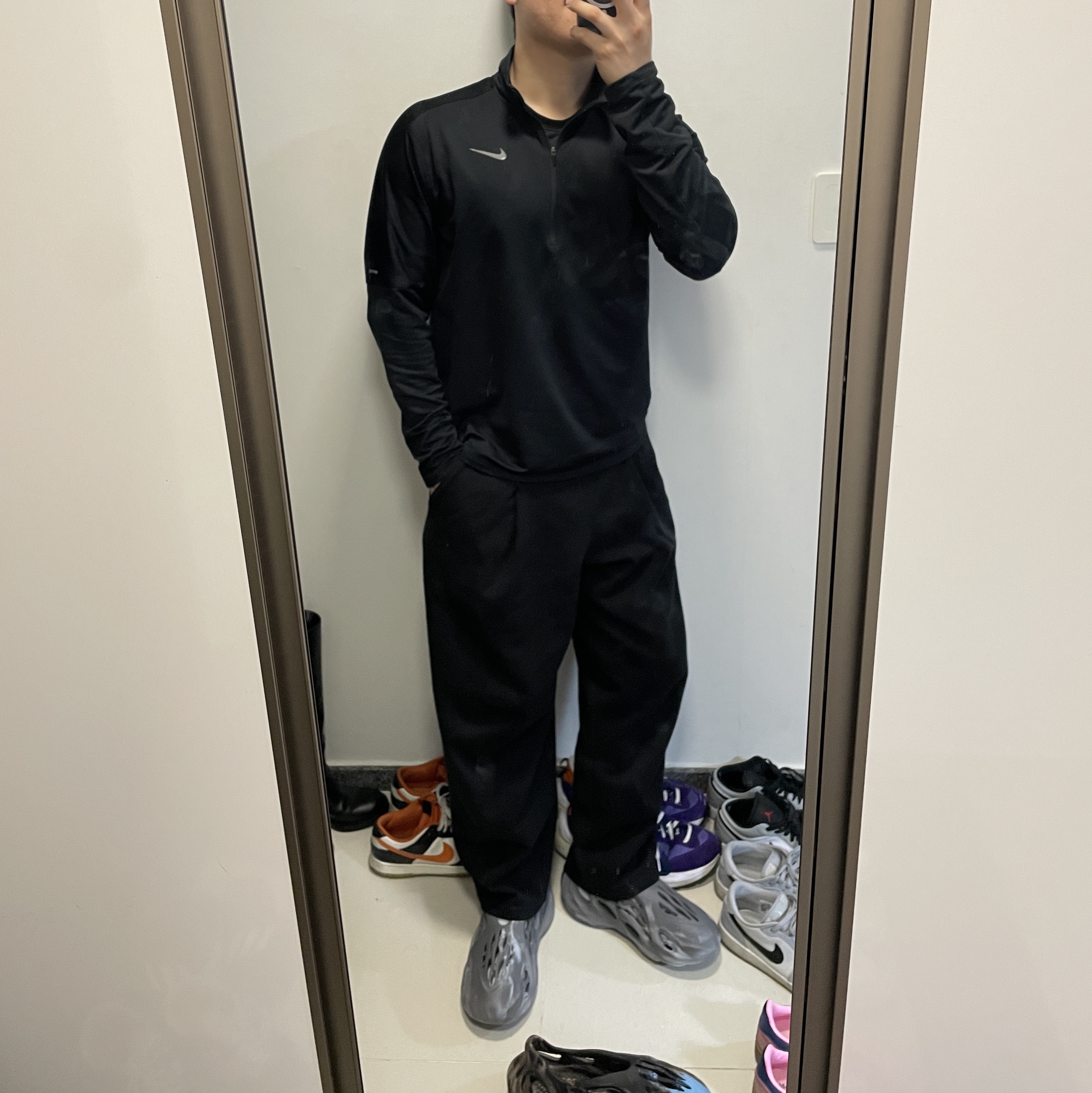 Nike Dunk Low Retro PRM Halloween, Adidas Yeezy Foam RNNR MX Granite 착용 스타일
