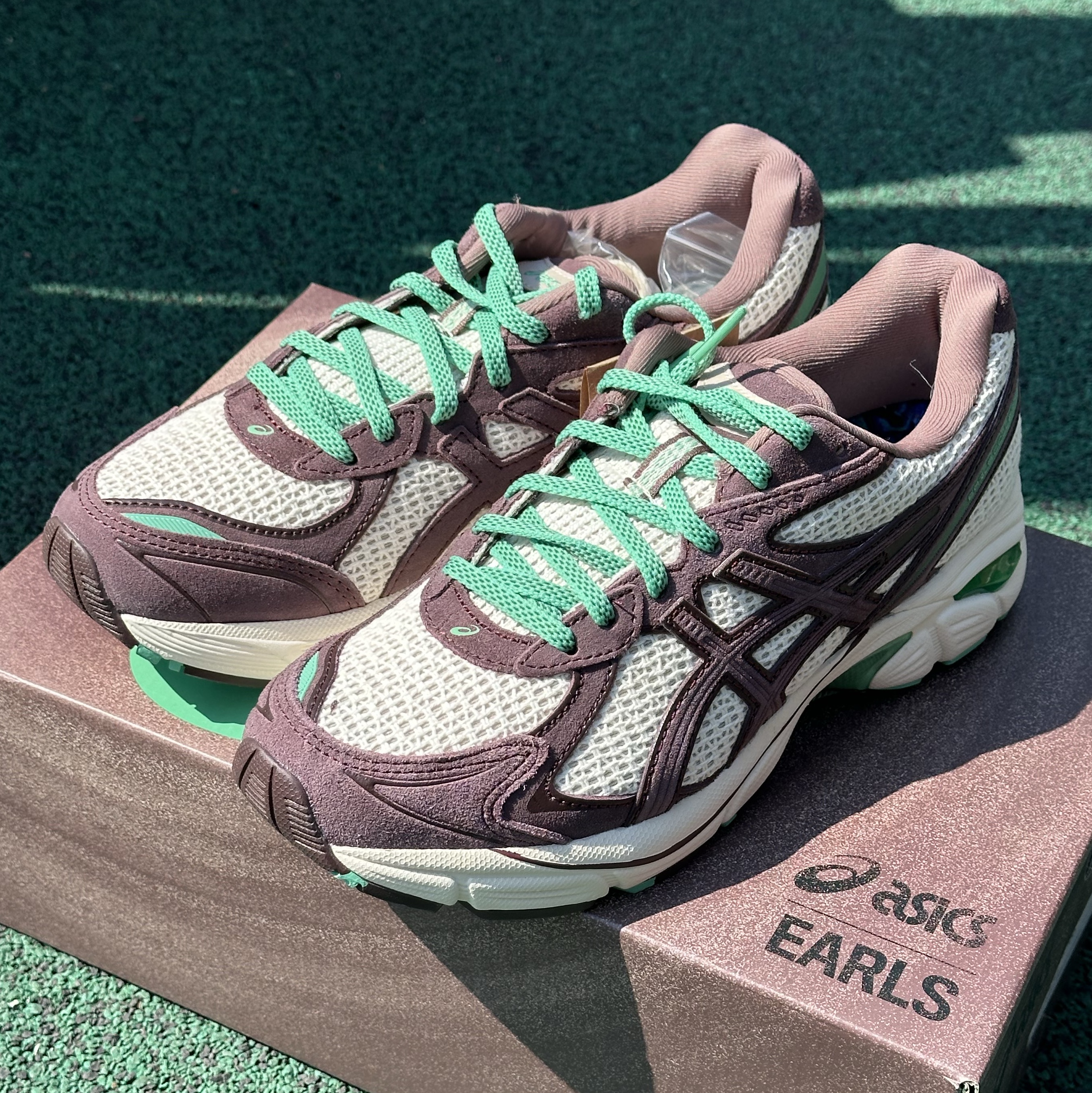 Asics x Earls Collection GT-2160 Cream Peppercorn 착용 스타일