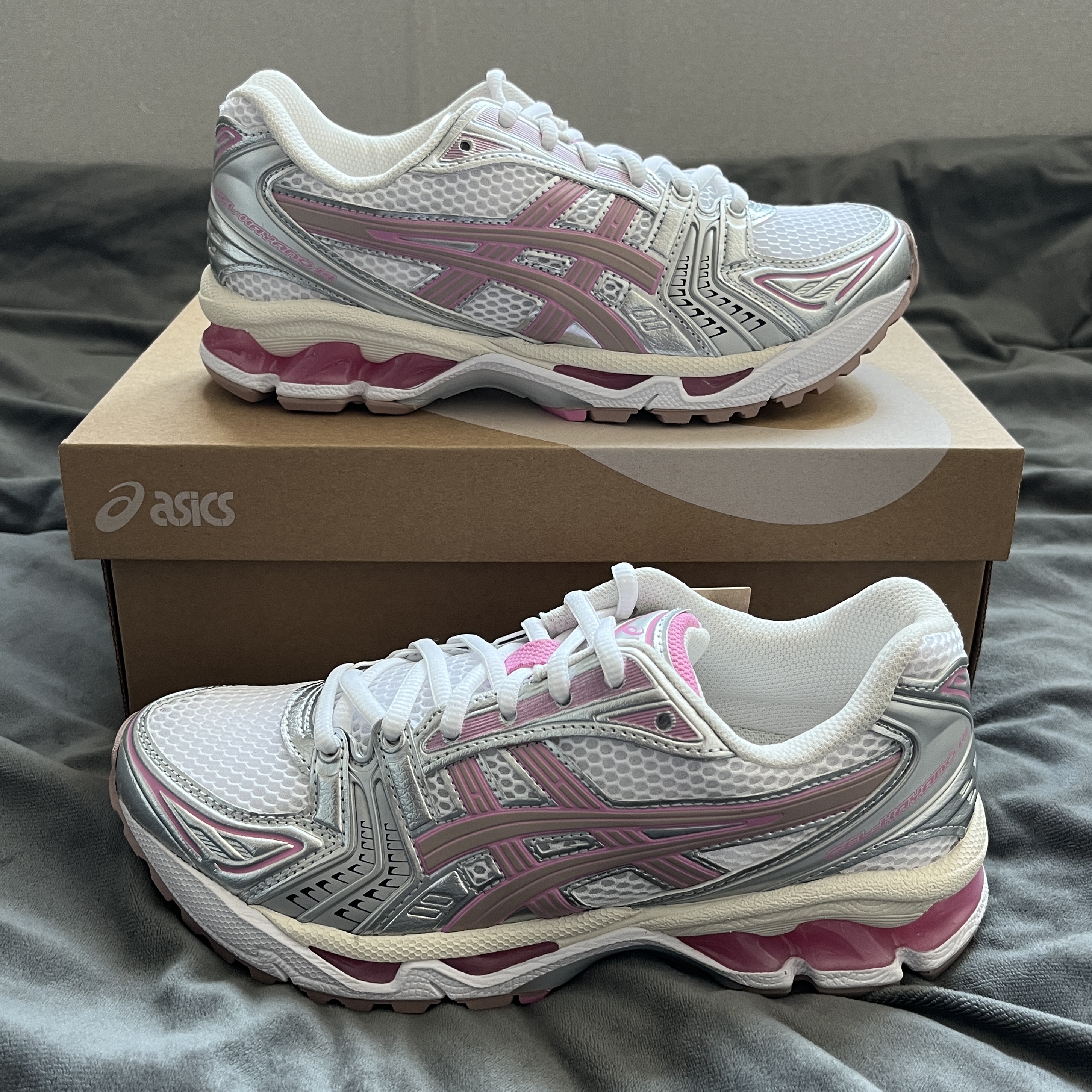 Asics Unlimited Gel-Kayano 14 White Fawn 착용 스타일