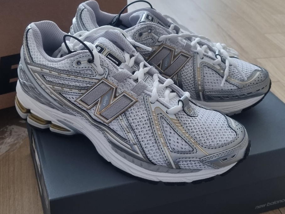 New Balance 1906R White Metallic Silver 착용 스타일 - 1