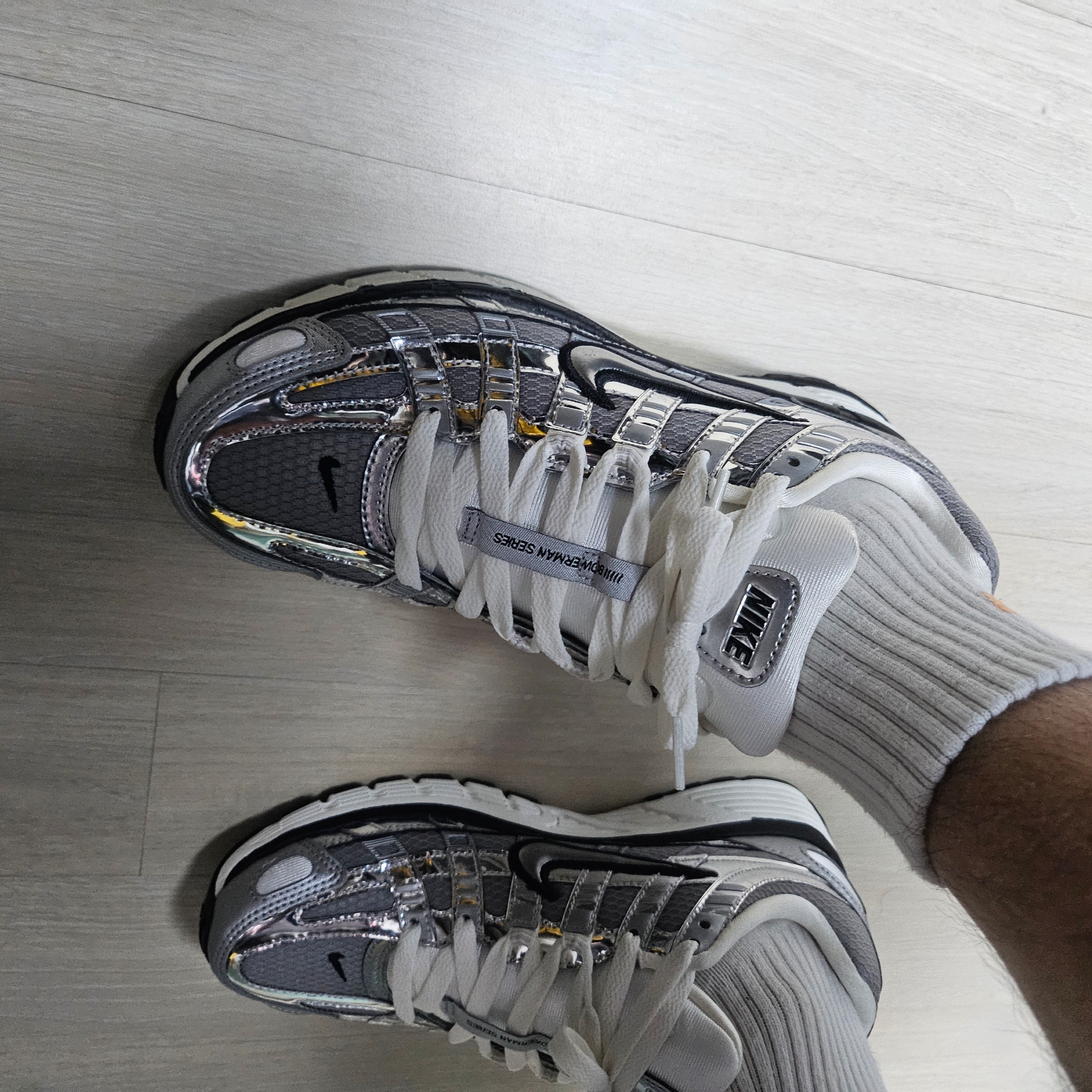 Nike P-6000 Metallic Silver 착용 스타일 - 4