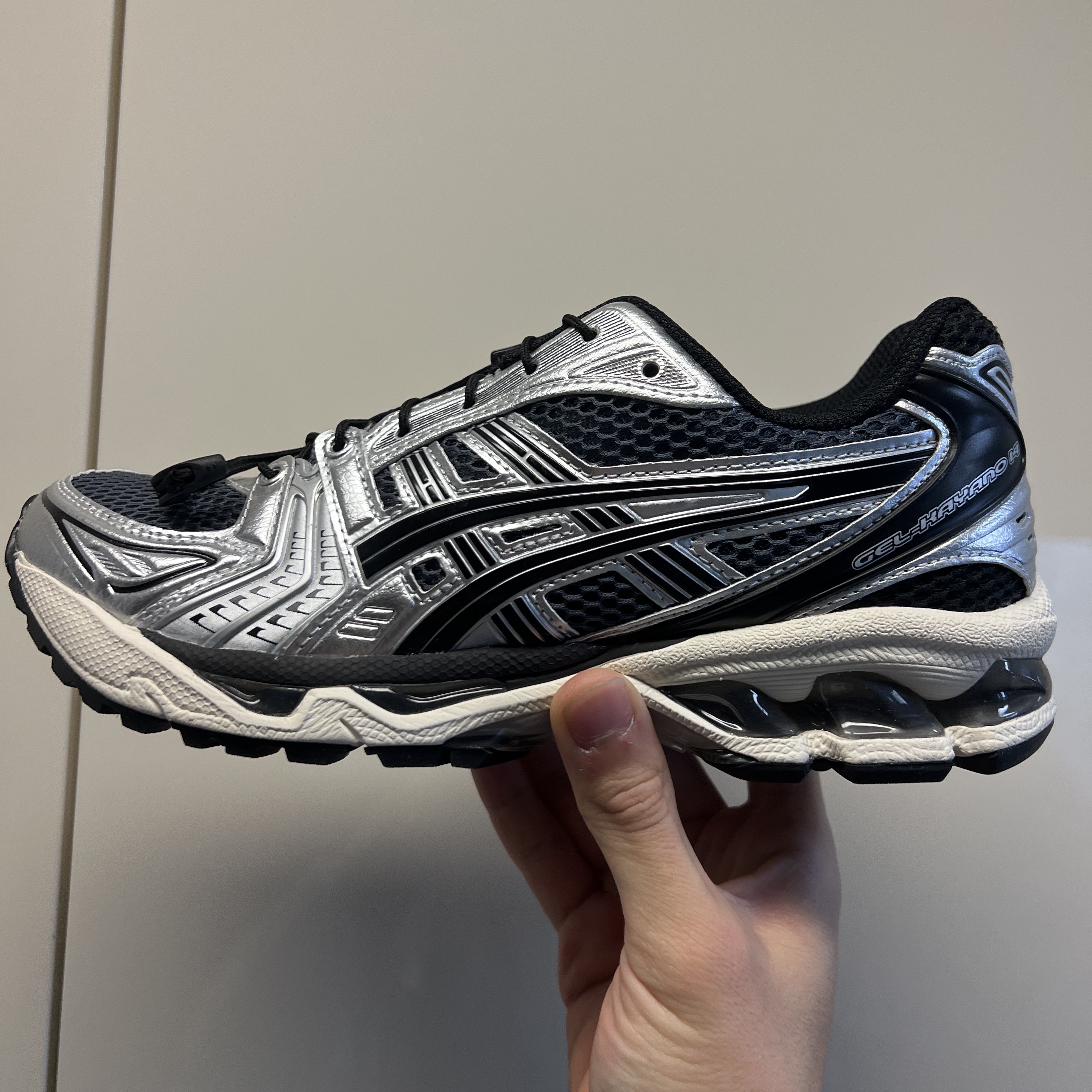 Asics Unlimited Gel-Kayano 14 Carrier Grey Black 착용 스타일 - 1