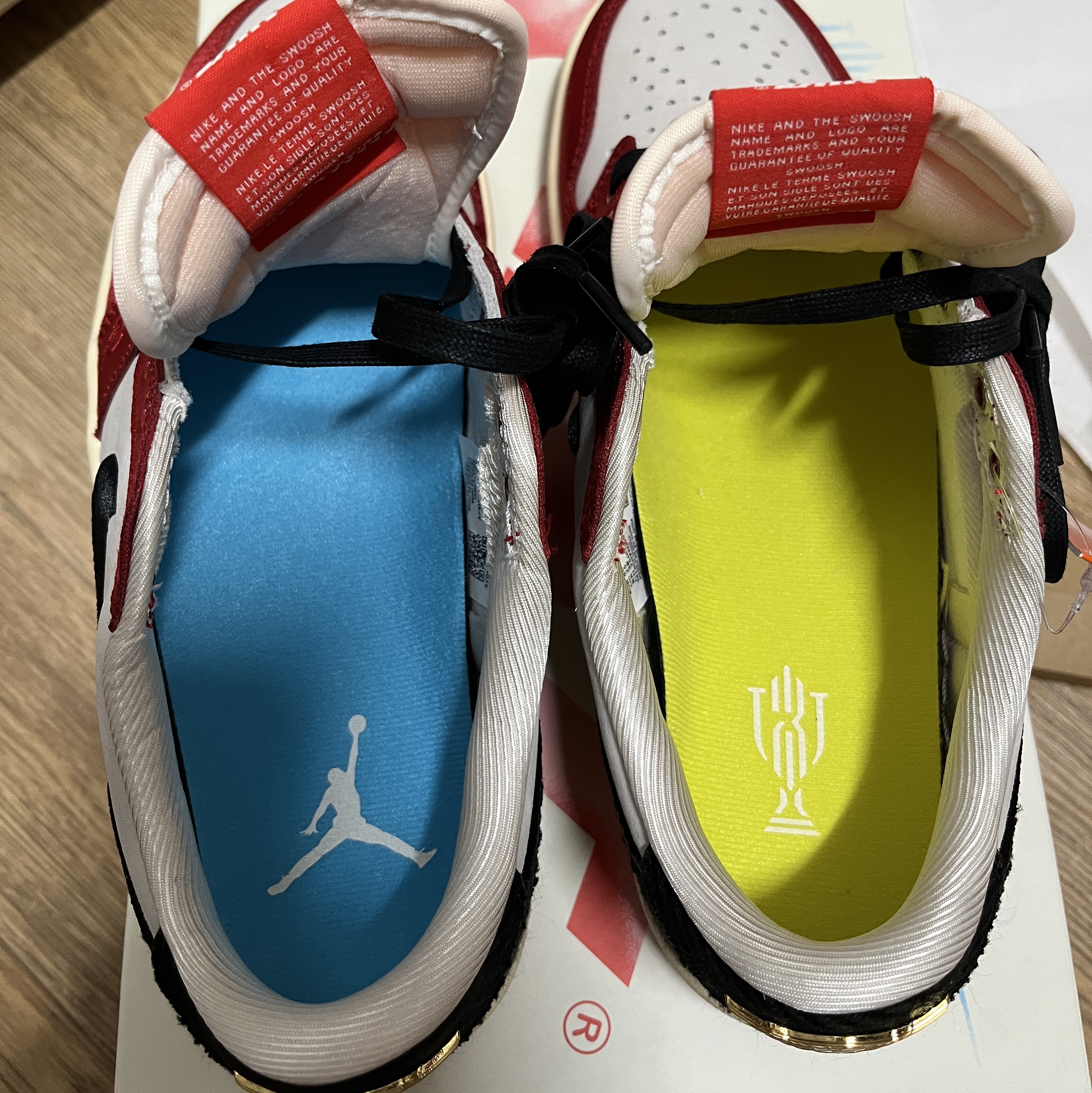 Jordan 1 x Trophy Room Retro Low OG SP Sail Varsity Red 착용 스타일 - 4