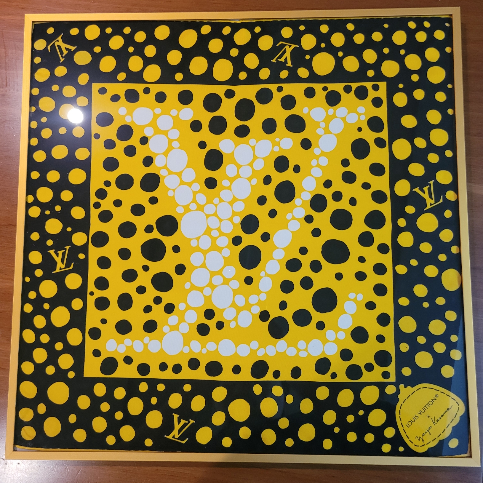 (W) Louis Vuitton x YK Infinity Dots Square 45 Yellow Black 착용 스타일 - 4