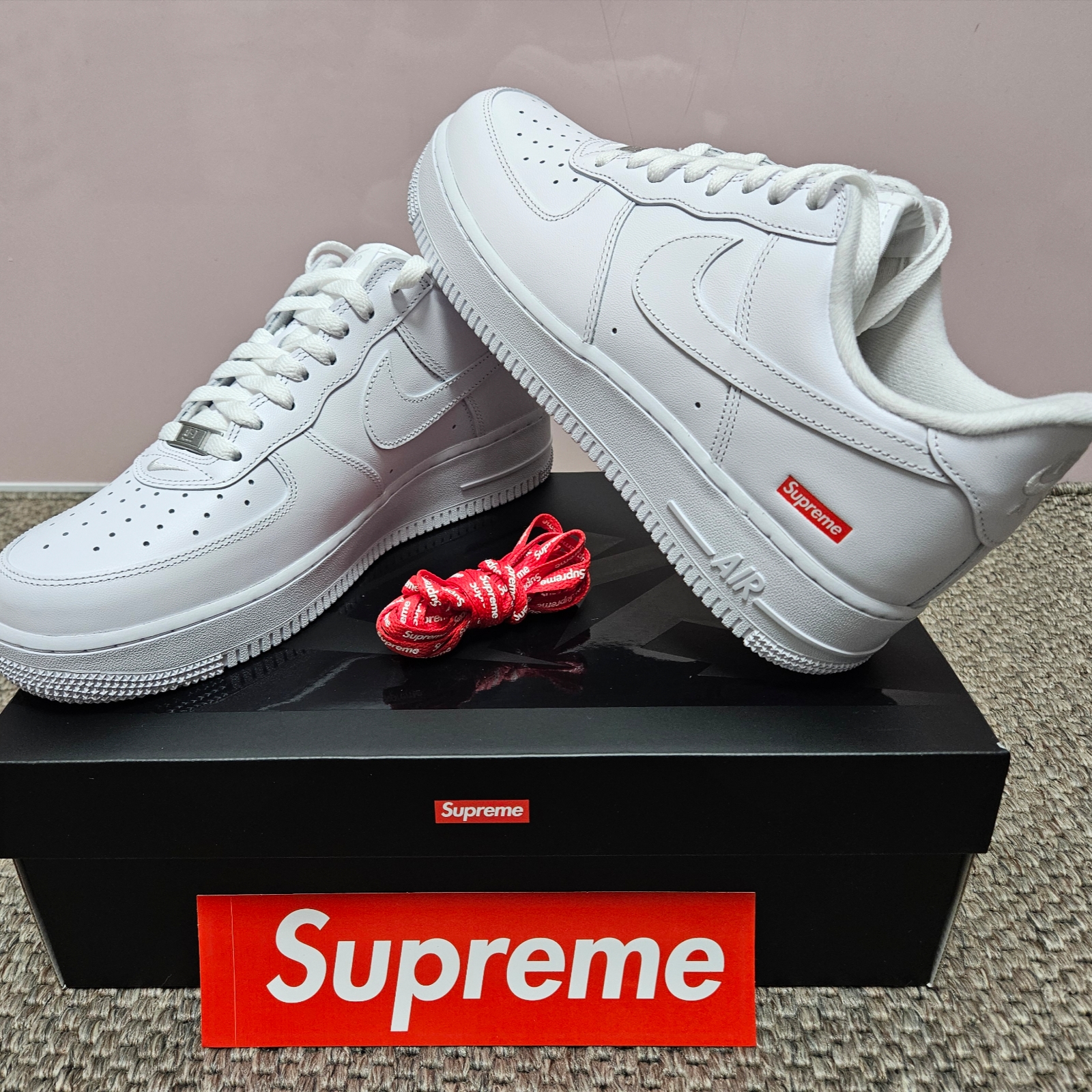 Nike x Supreme Air Force 1 Low White 착용 스타일 - 5