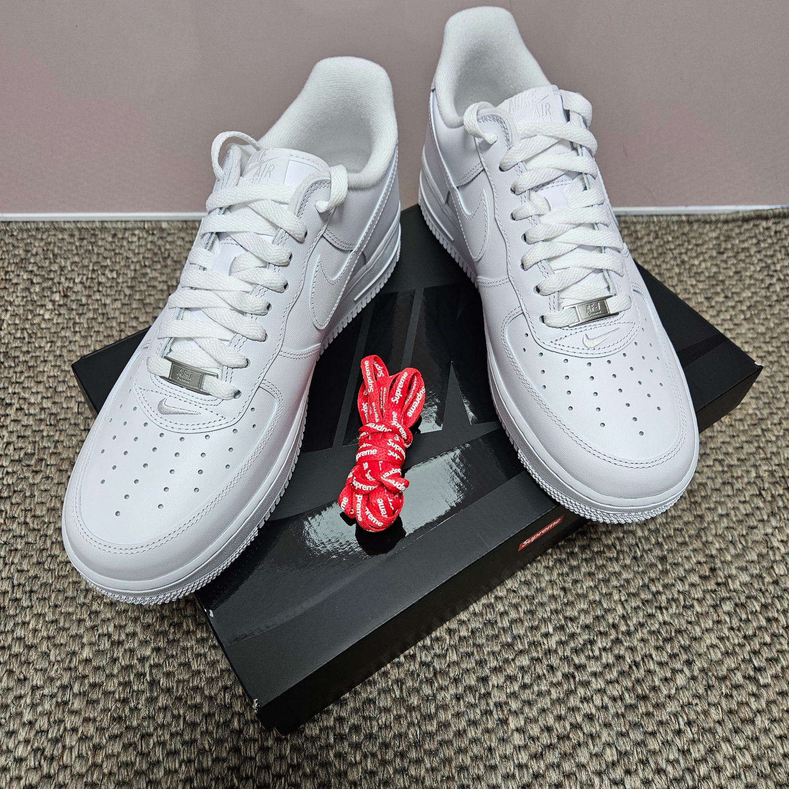 Nike x Supreme Air Force 1 Low White 착용 스타일 - 4