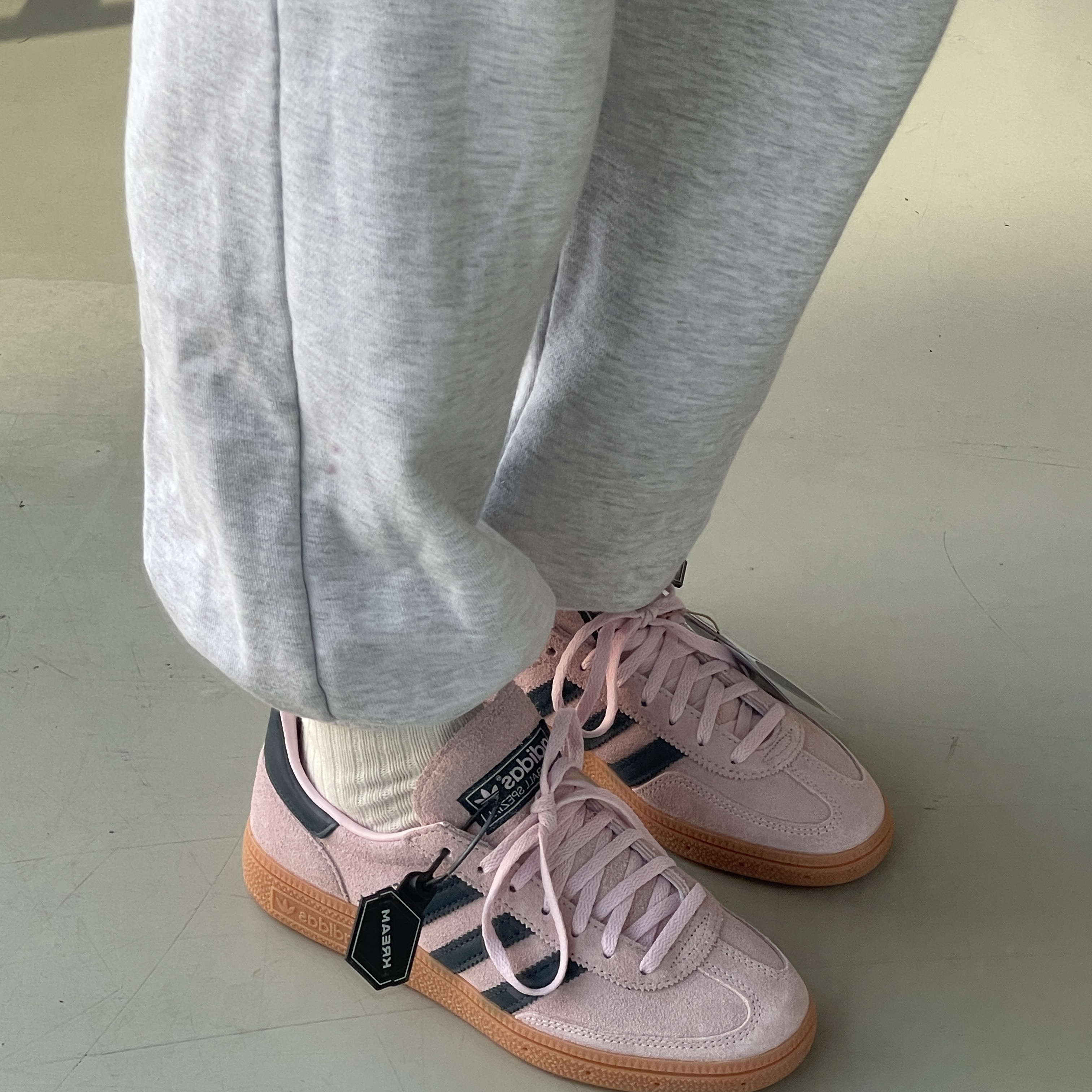 (W) Adidas Spezial Handball Clear Pink 착용 스타일 - 3