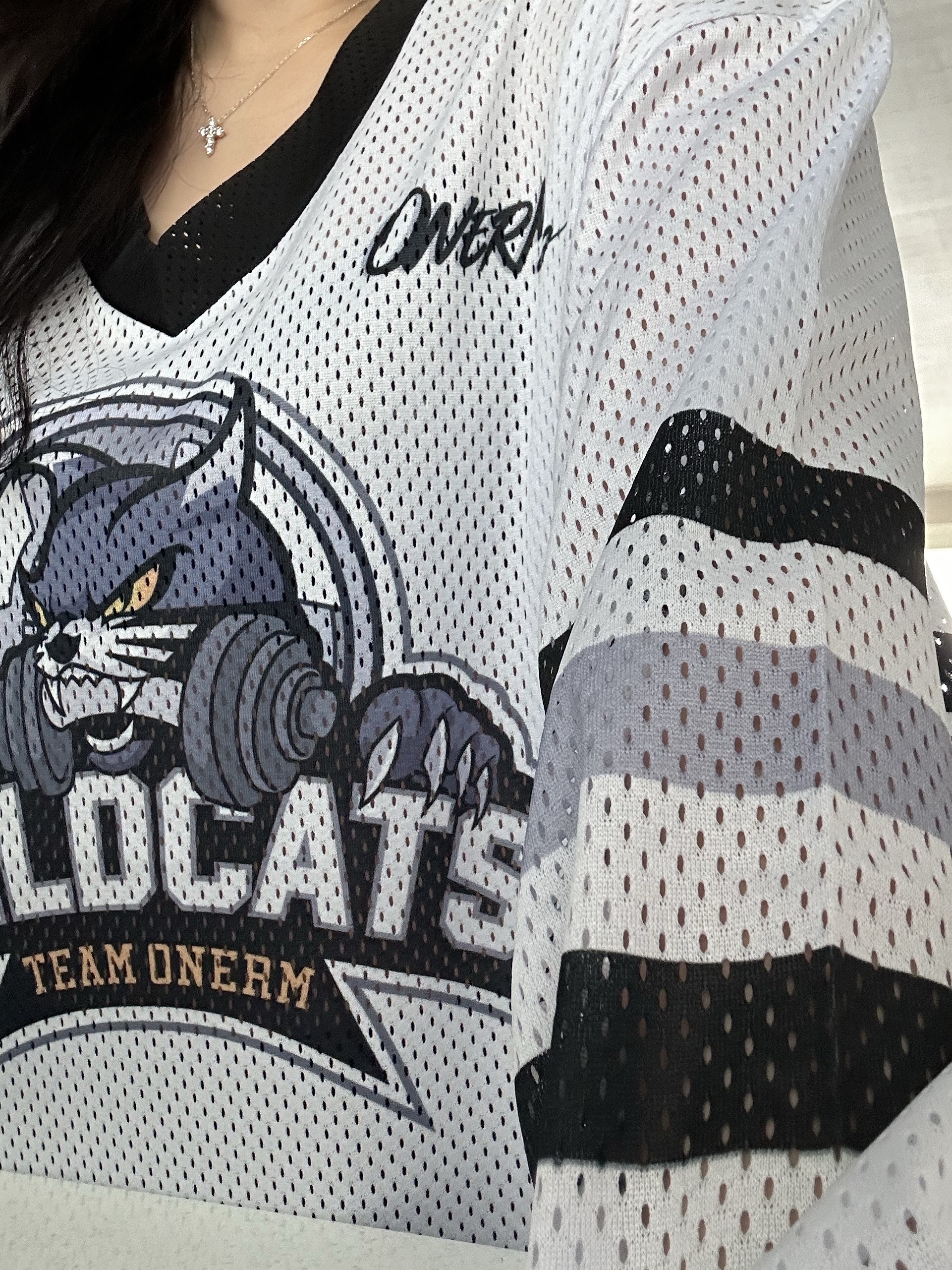 ONERM Wild Cats Ice Hockey Jersey White 착용 스타일 - 3