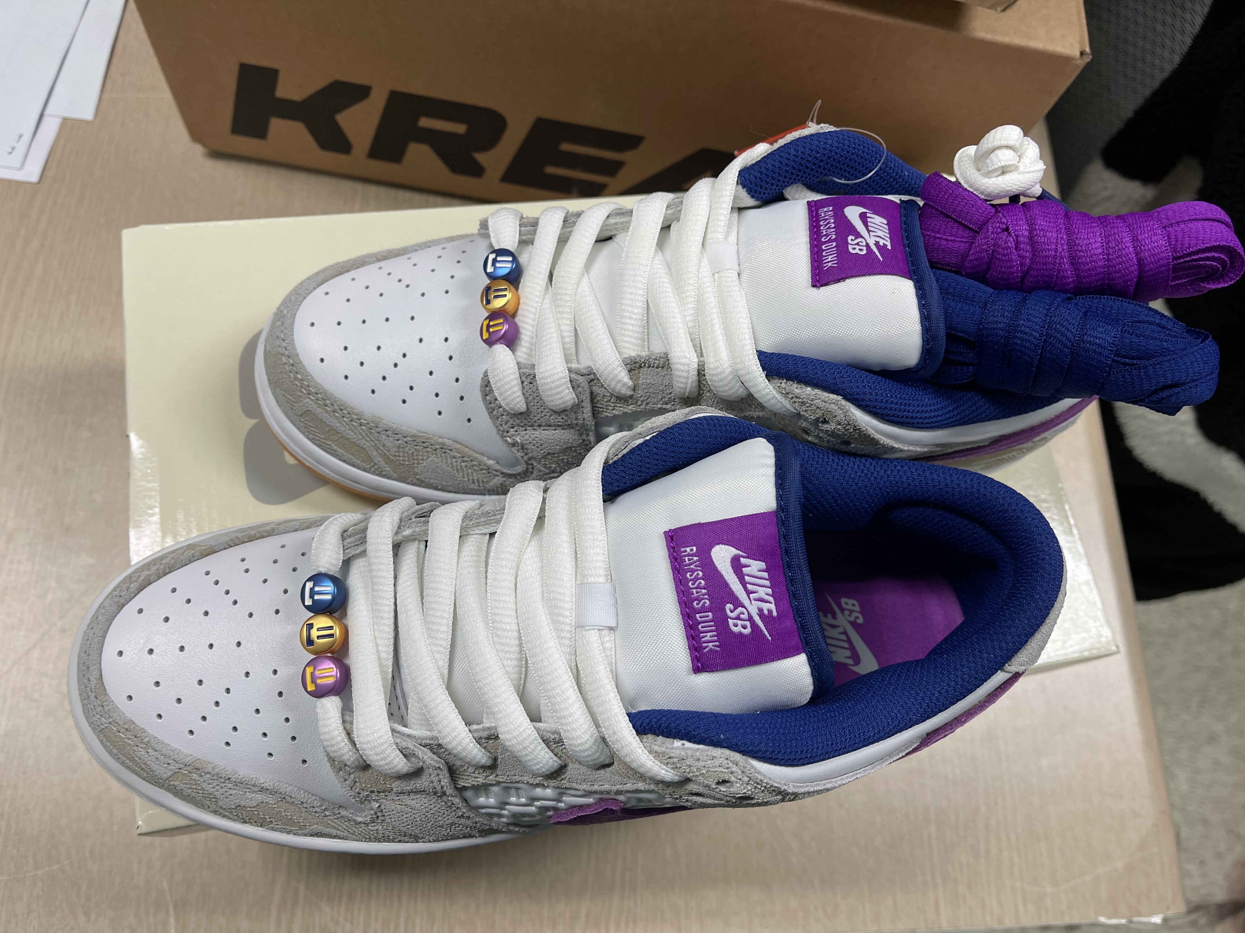 Nike x Rayssa Leal SB Dunk Low PRM Pure Platinum Vivid Purple 착용 스타일 - 2