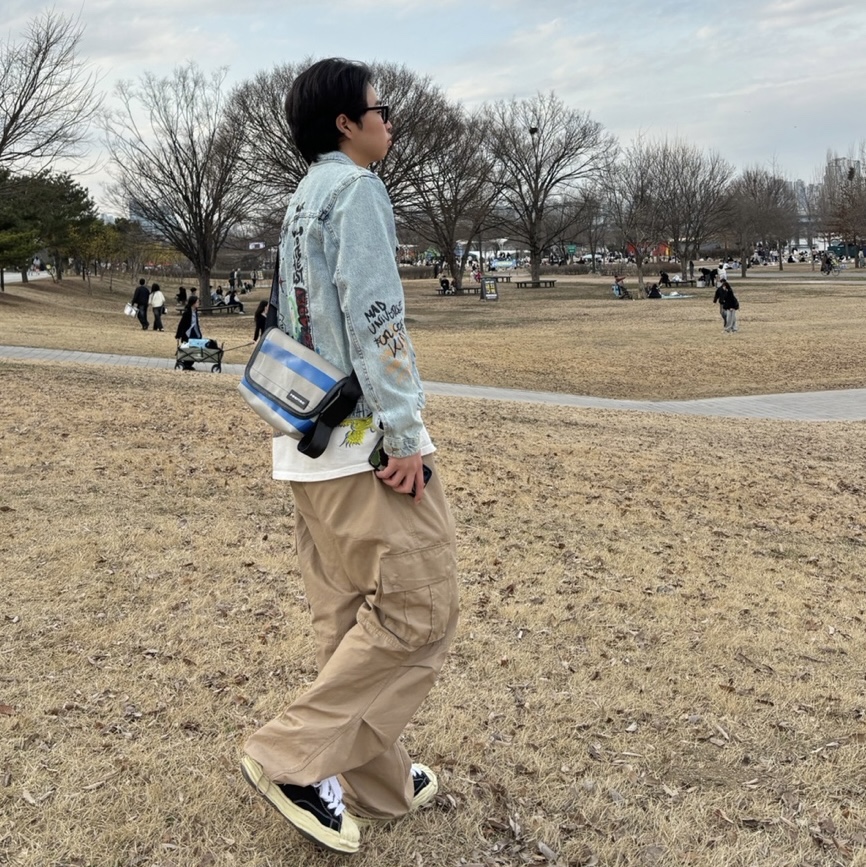 Maison Mihara Yasuhiro Blakey VL OG Sole Canvas Low-top Sneakers Black, Stussy Strike Pigment Dyed LS T-Shirt Natural 착용 스타일