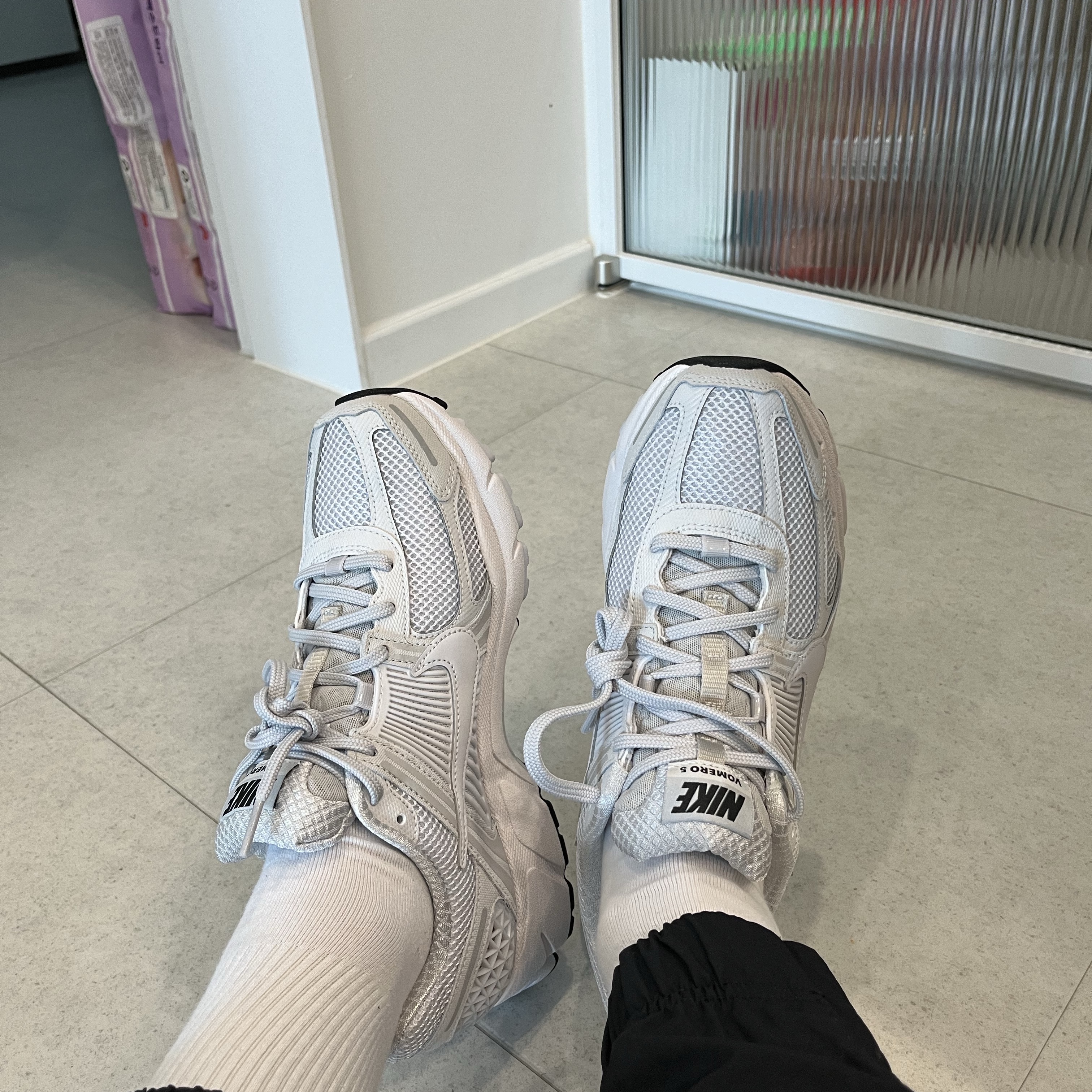 Nike Zoom Vomero 5 SP Vast Grey 2023 착용 스타일 - 1