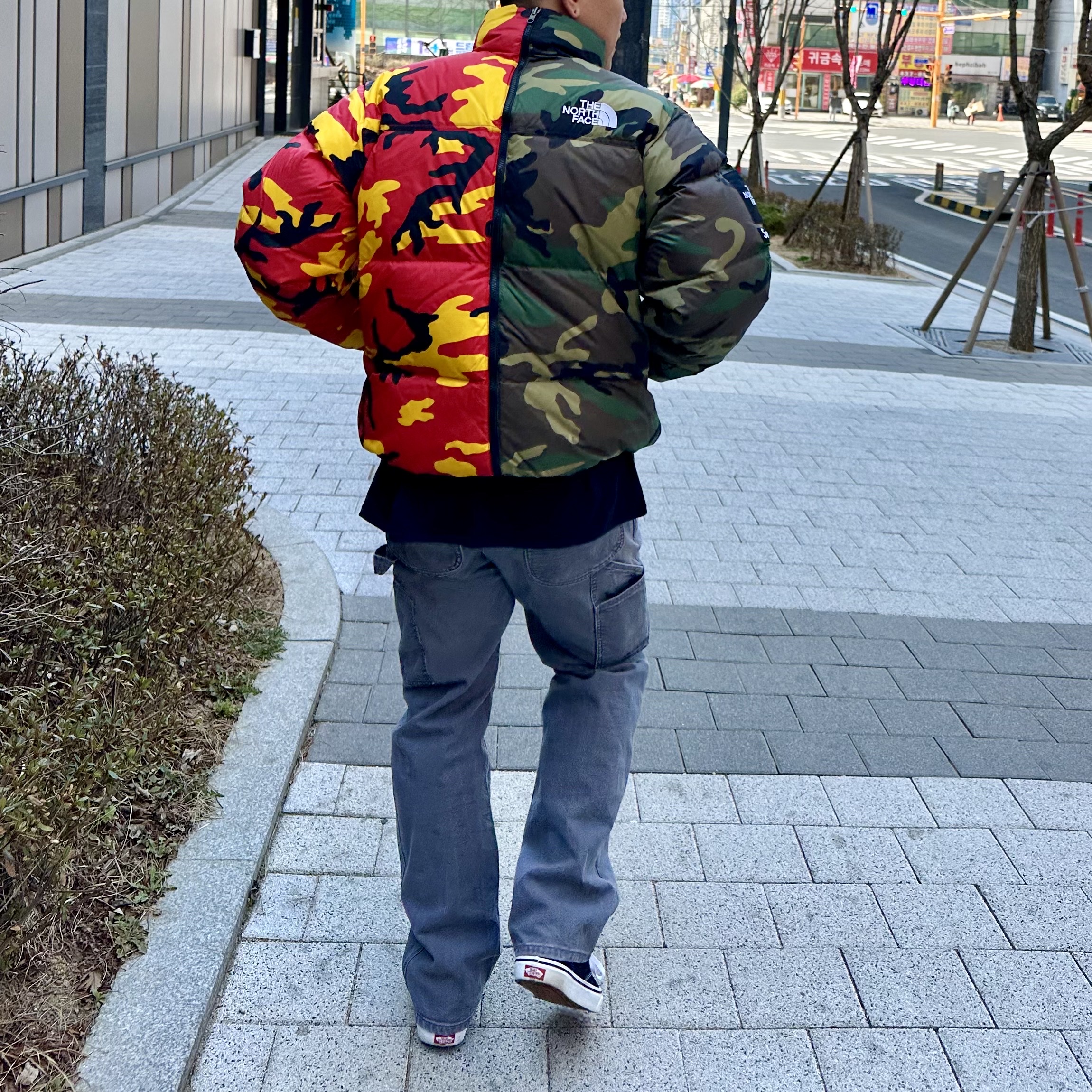 Supreme x The North Face Split Nuptse Jacket Camo - 24SS 착용 스타일 - 5