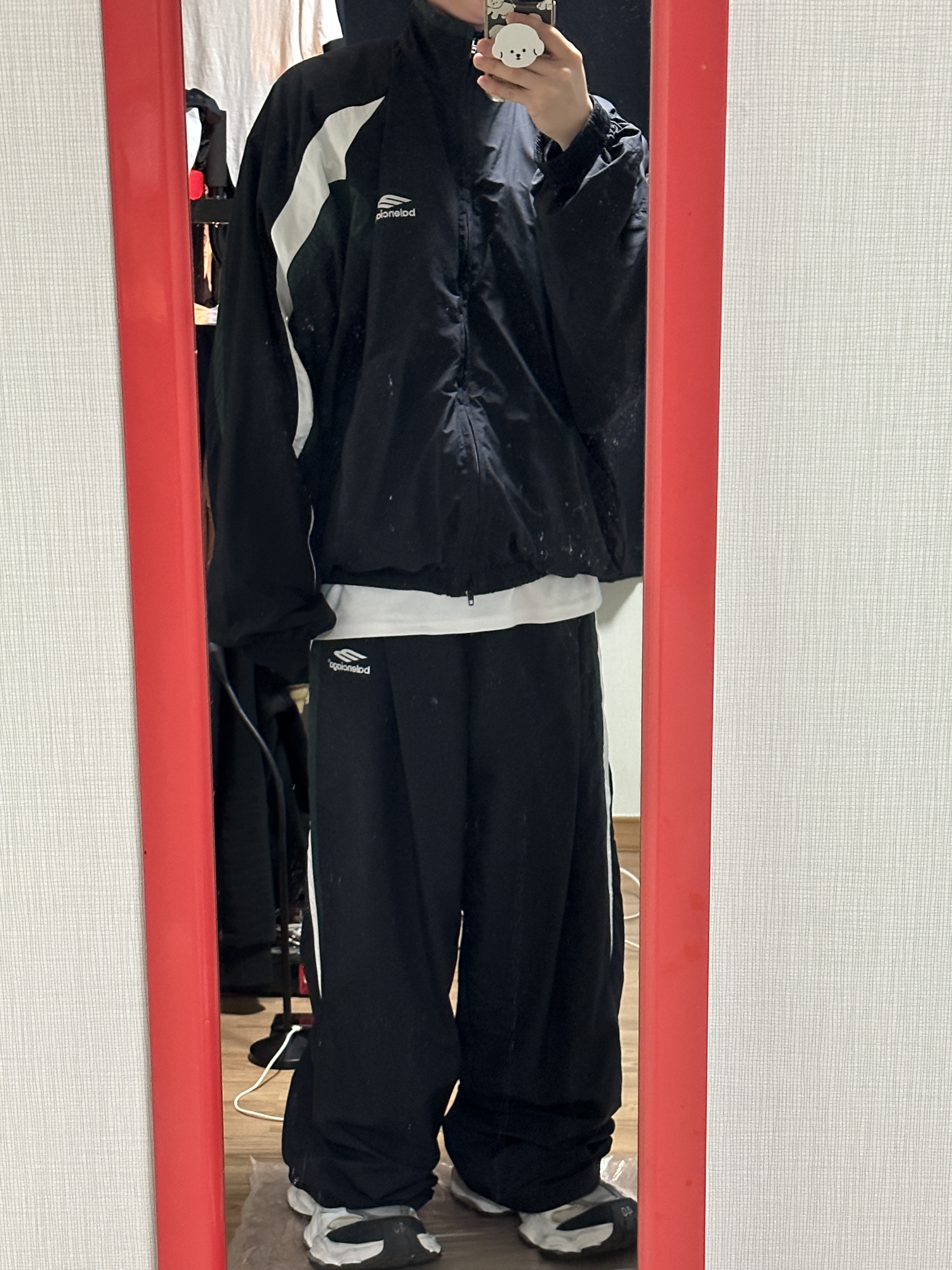 Balenciaga 3B Sports Icon Track Jacket Black, Balenciaga 3B Sports Icon Tracksuit Pants Black 착용 스타일 - 1