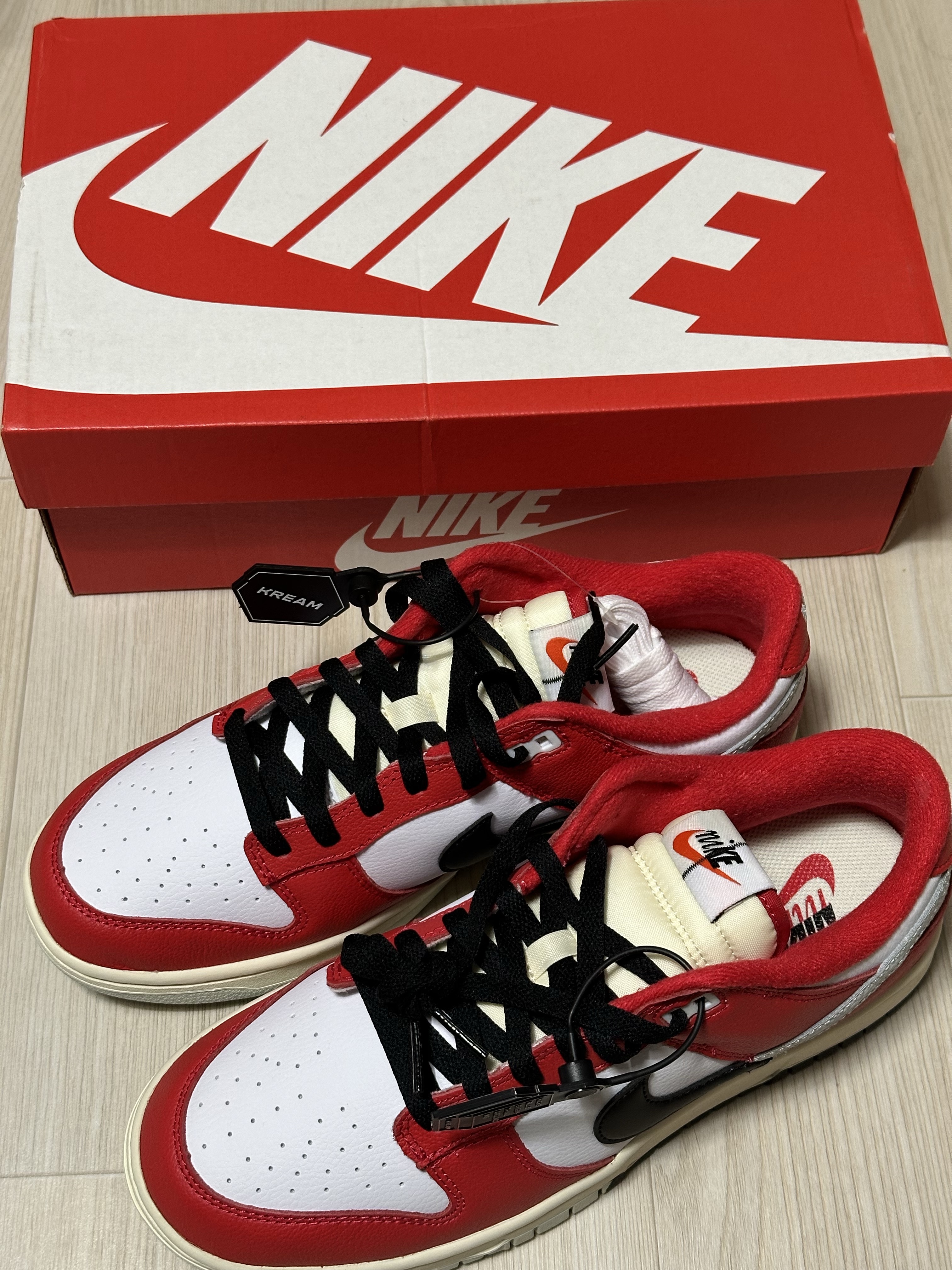 Nike Dunk Low Retro PRM University Red Black 착용 스타일 - 1
