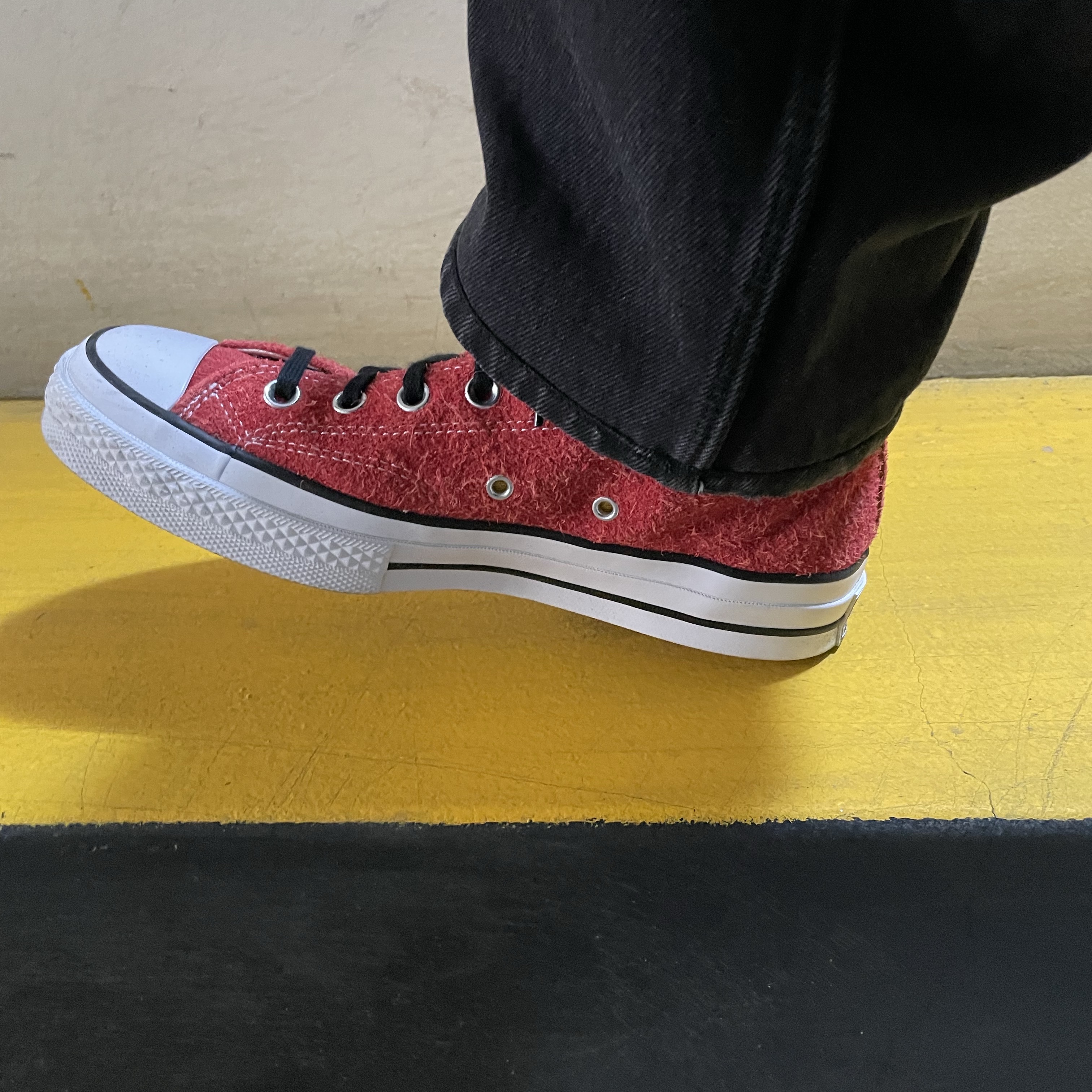 Converse x Stussy Chuck 70 Ox Poppy Red 착용 스타일 - 3