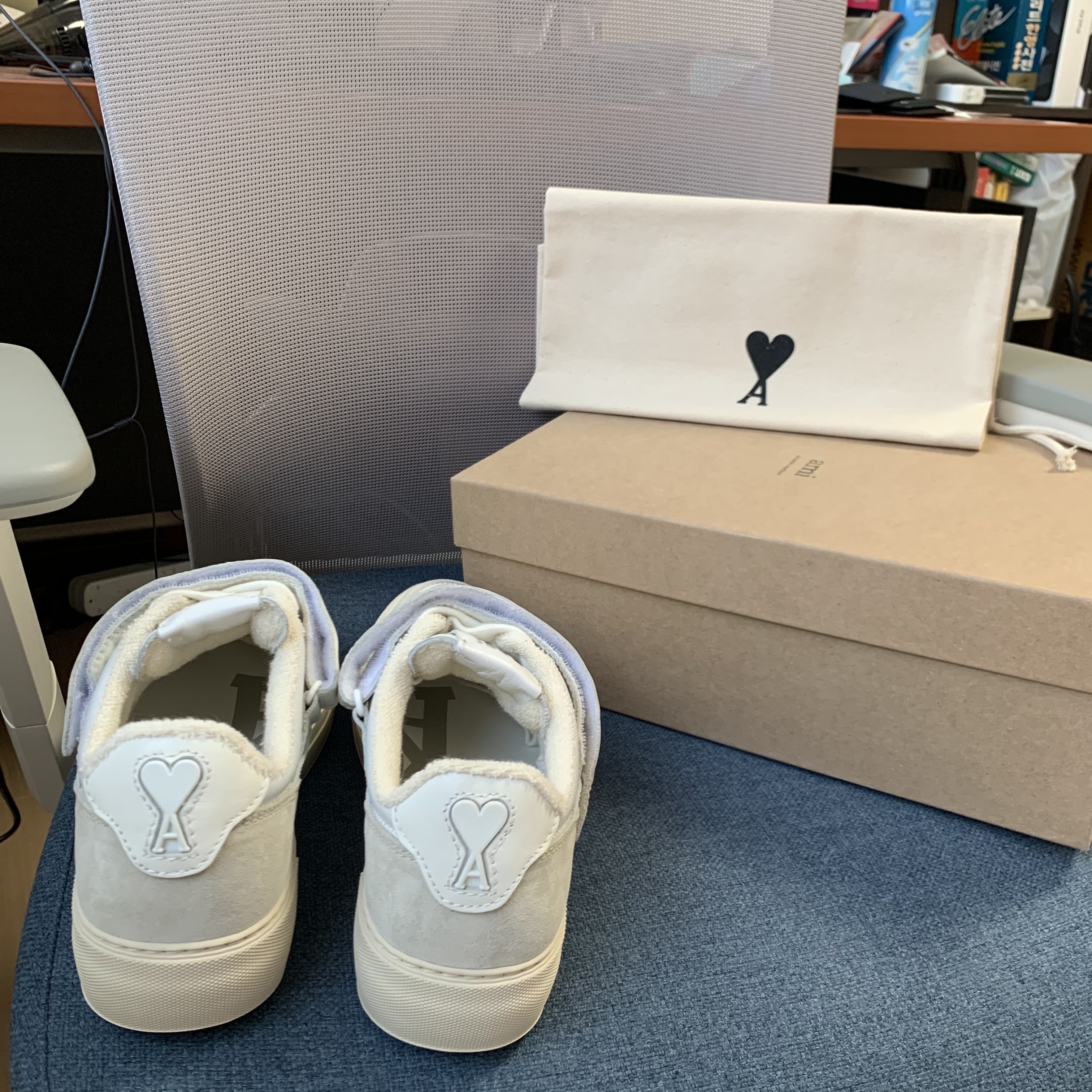AMI Low Top Ami Arcade Sneakers White 착용 스타일 - 2
