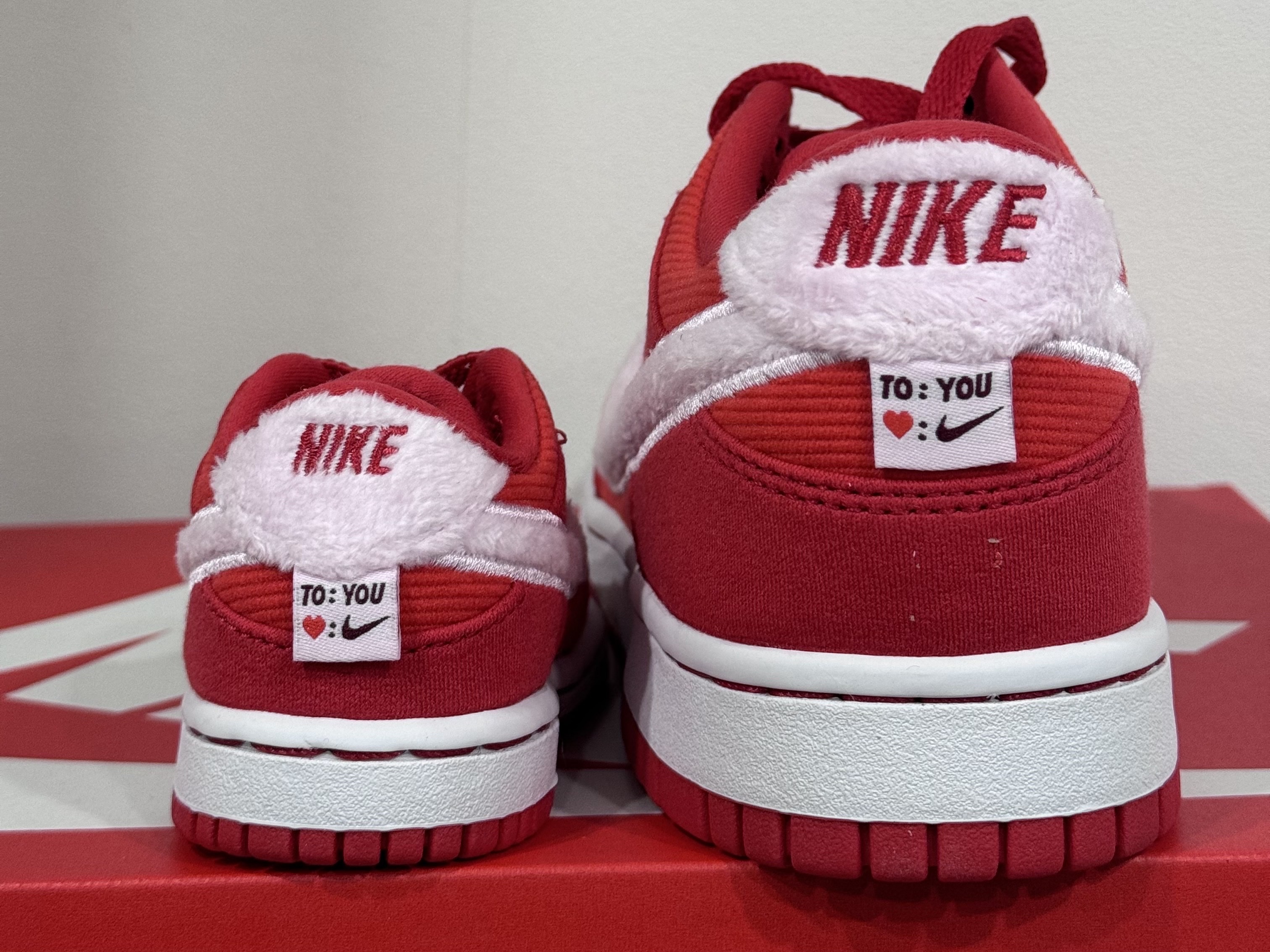 (GS) Nike Dunk Low Valentine Day Fire Red 착용 스타일 - 2